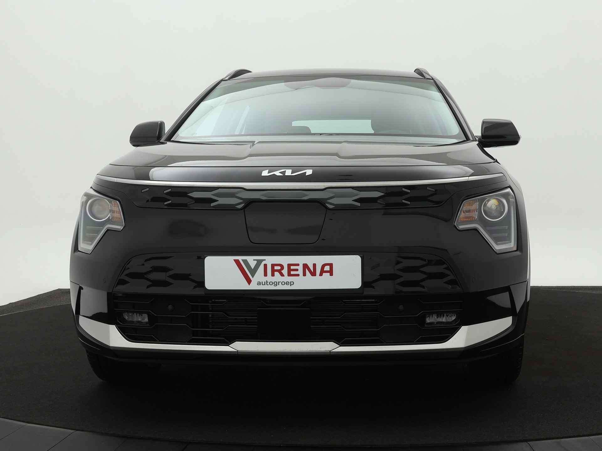 Kia Niro EV DynamicLine 64.8 kWh * Nieuw uit voorraad leverbaar en €2.950,- Subsidie beschikbaar * - Navigatie - Apple Carplay/Android Auto - Parkeersensoren voor en achter - Batterijverwarming - 100kW snellader - Fabrieksgarantie tot 2031 - 12/53