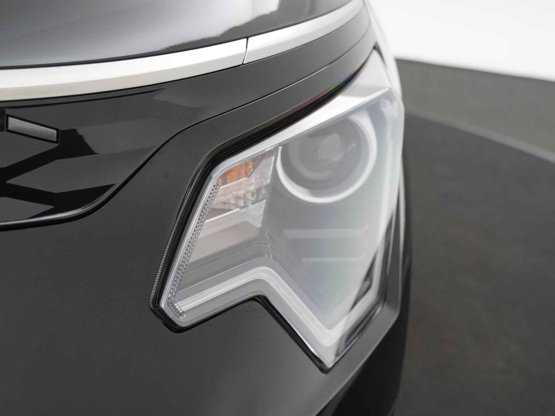 Kia Niro EV DynamicLine 64.8 kWh * Nieuw uit voorraad leverbaar en €2.950,- Subsidie beschikbaar * - Navigatie - Apple Carplay/Android Auto - Parkeersensoren voor en achter - Batterijverwarming - 100kW snellader - Fabrieksgarantie tot 2031 - 13/53