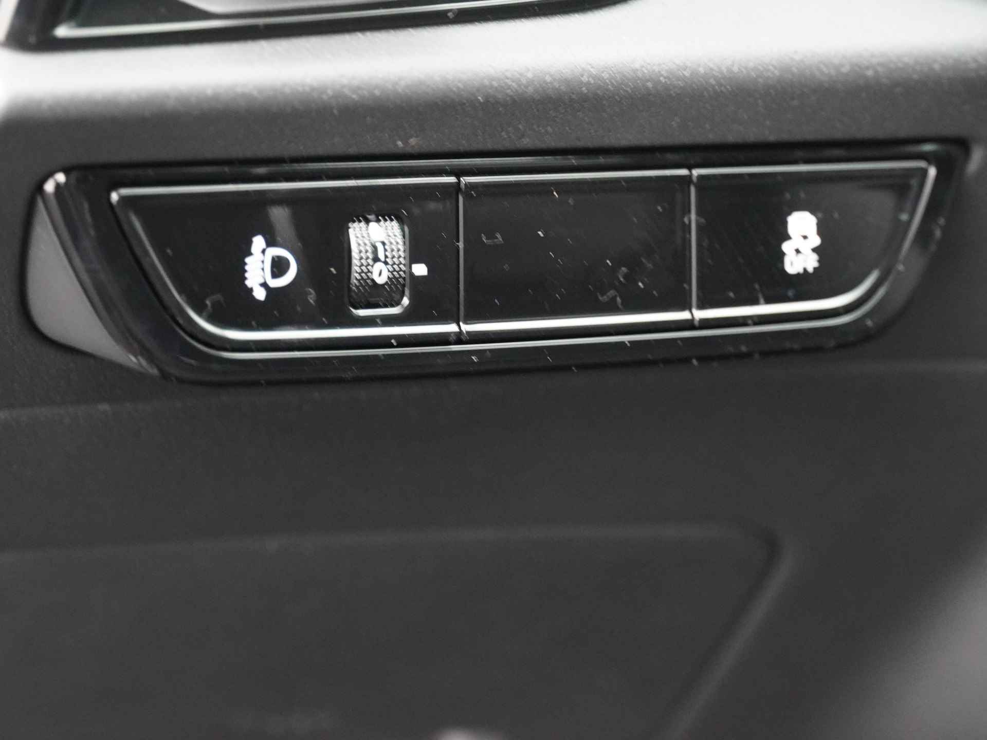 Kia Niro EV DynamicLine 64.8 kWh * Nieuw uit voorraad leverbaar en €2.950,- Subsidie beschikbaar * - Navigatie - Apple Carplay/Android Auto - Parkeersensoren voor en achter - Batterijverwarming - 100kW snellader - Fabrieksgarantie tot 2031 - 19/53