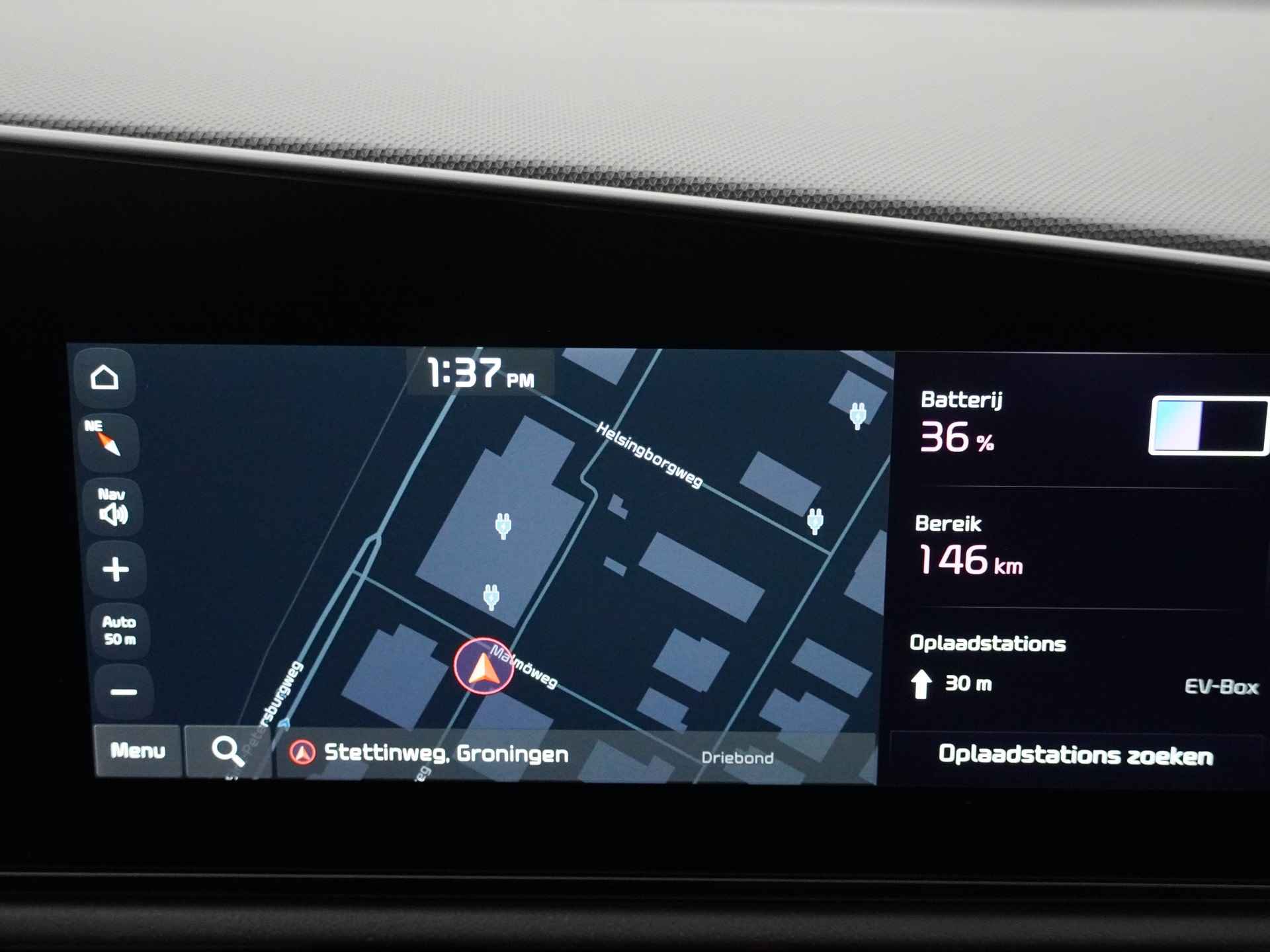 Kia Niro EV DynamicLine 64.8 kWh * Nieuw uit voorraad leverbaar en €2.950,- Subsidie beschikbaar * - Navigatie - Apple Carplay/Android Auto - Parkeersensoren voor en achter - Batterijverwarming - 100kW snellader - Fabrieksgarantie tot 2031 - 28/53