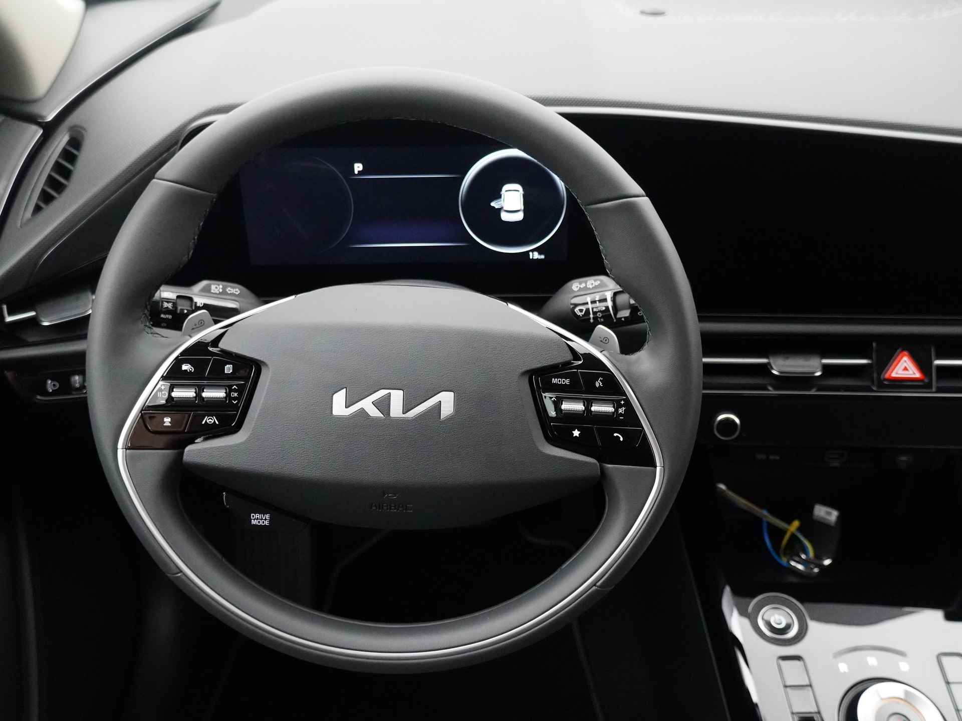 Kia Niro EV DynamicLine 64.8 kWh * Nieuw uit voorraad leverbaar en €2.950,- Subsidie beschikbaar * - Navigatie - Apple Carplay/Android Auto - Parkeersensoren voor en achter - Batterijverwarming - 100kW snellader - Fabrieksgarantie tot 2031 - 37/53