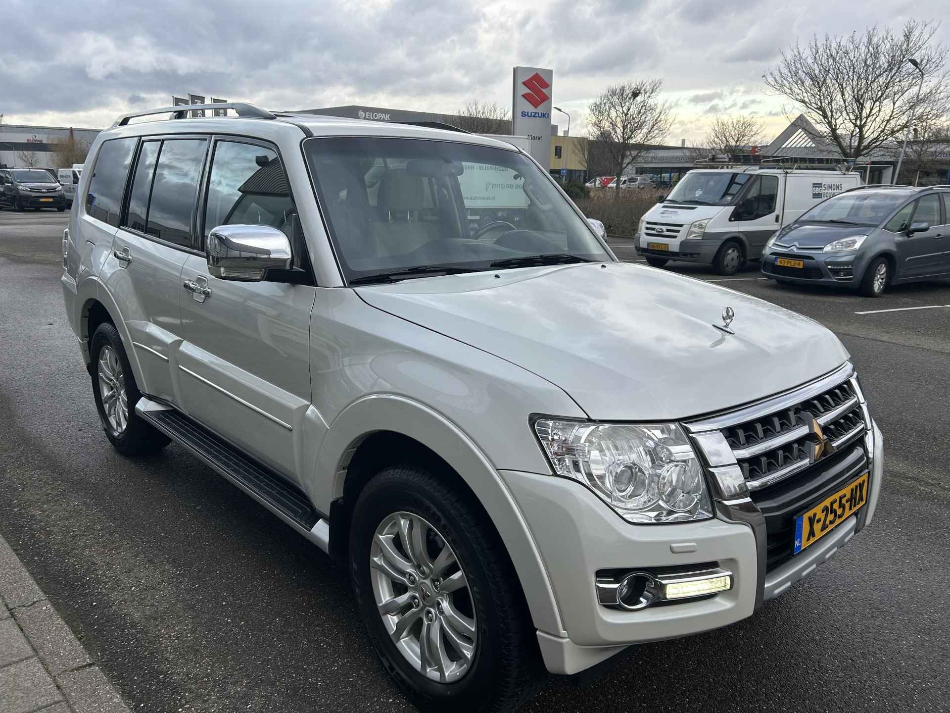 Mitsubishi Pajero 3.8 DI Instyle - 23/26