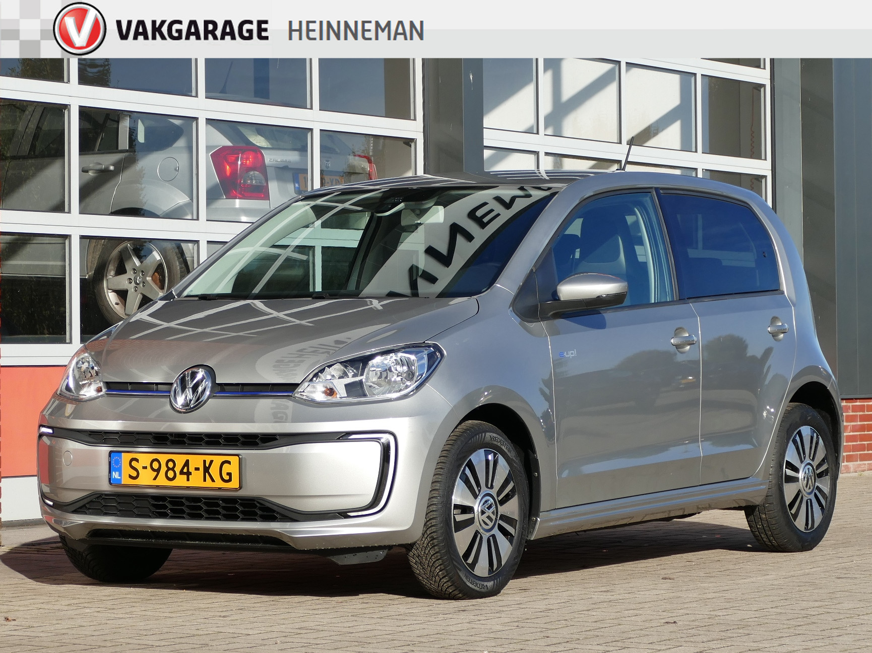 Volkswagen e-Up! | cruise control |stoelverwarming | all-season-banden | €2000,- subsidie mogelijk bij viaBOVAG.nl