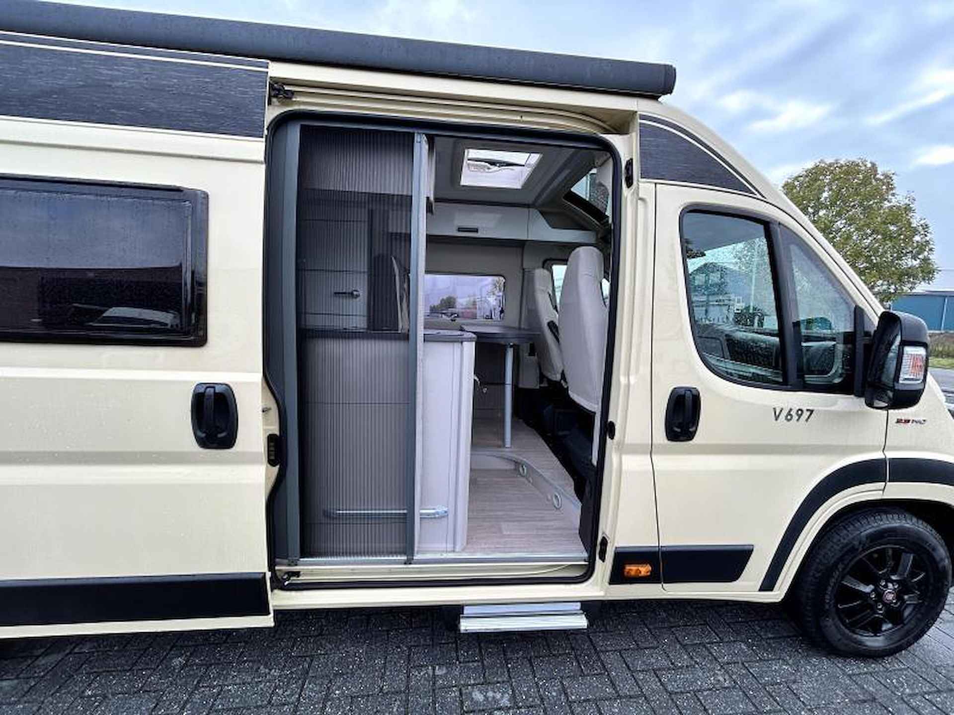 Chausson V697  enkele-bedden/2020/Euro-6 - 8/24