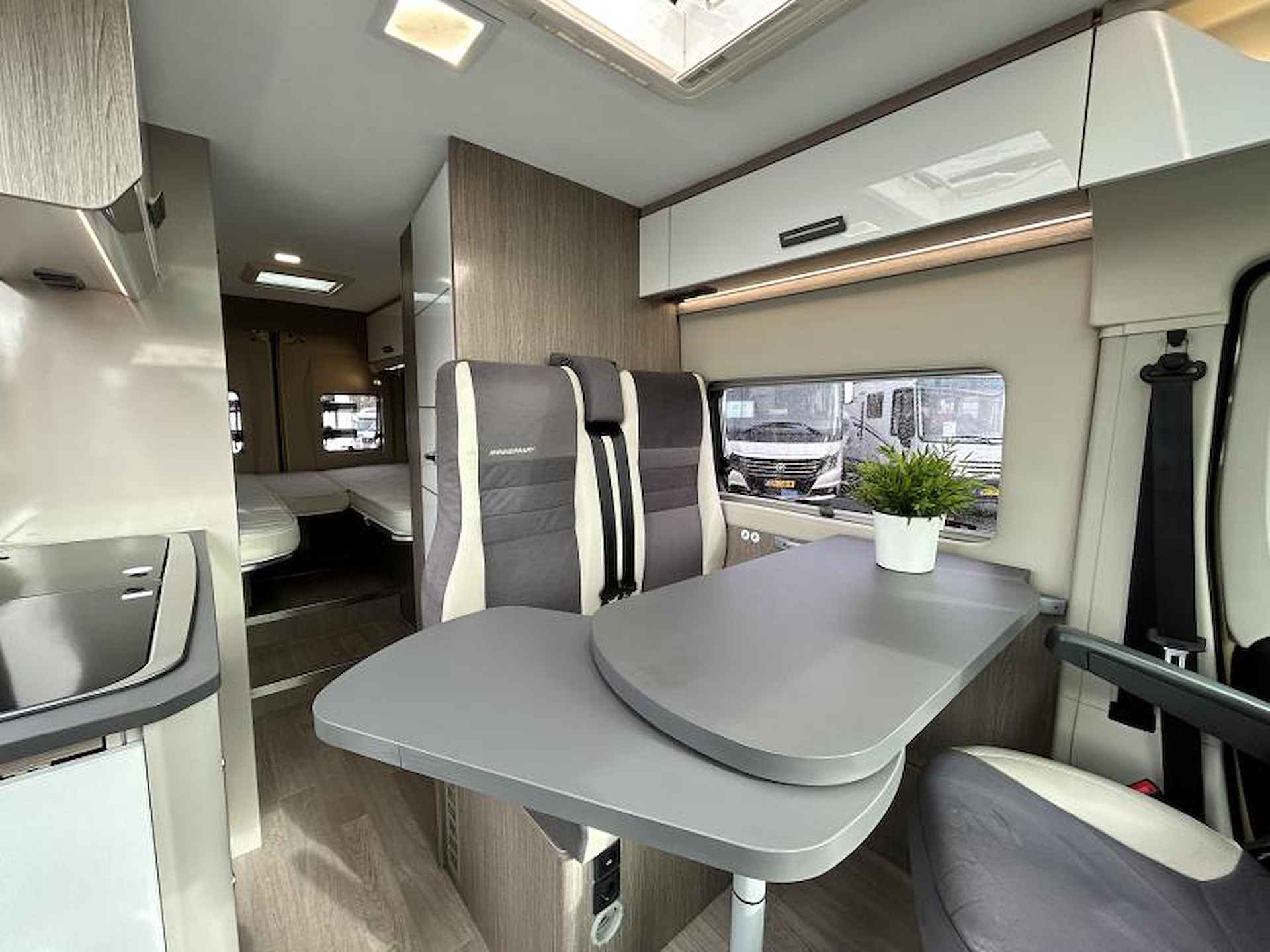 Chausson V697  enkele-bedden/2020/Euro-6 - 19/24