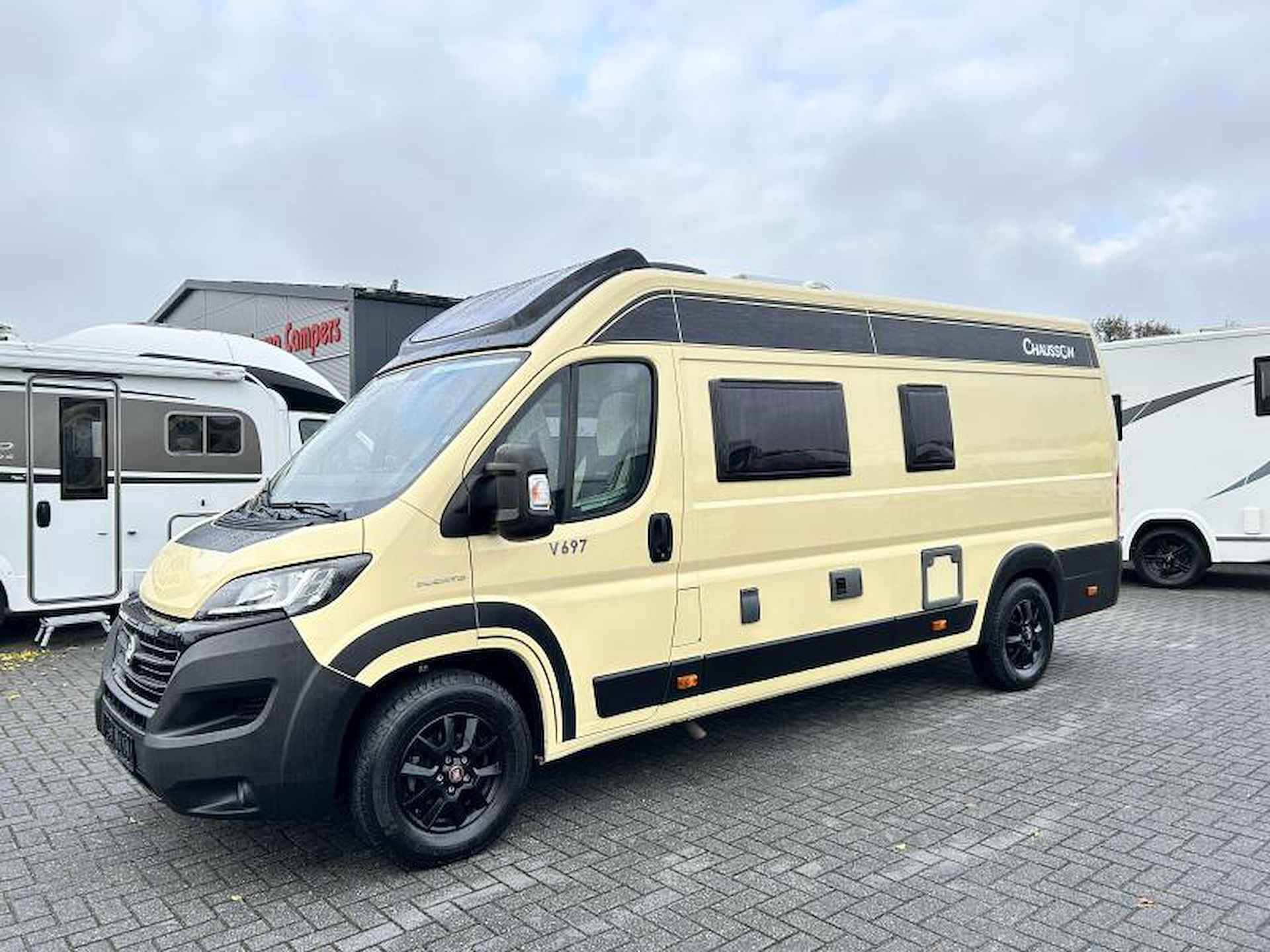 Chausson V697  enkele-bedden/2020/Euro-6 - 1/24