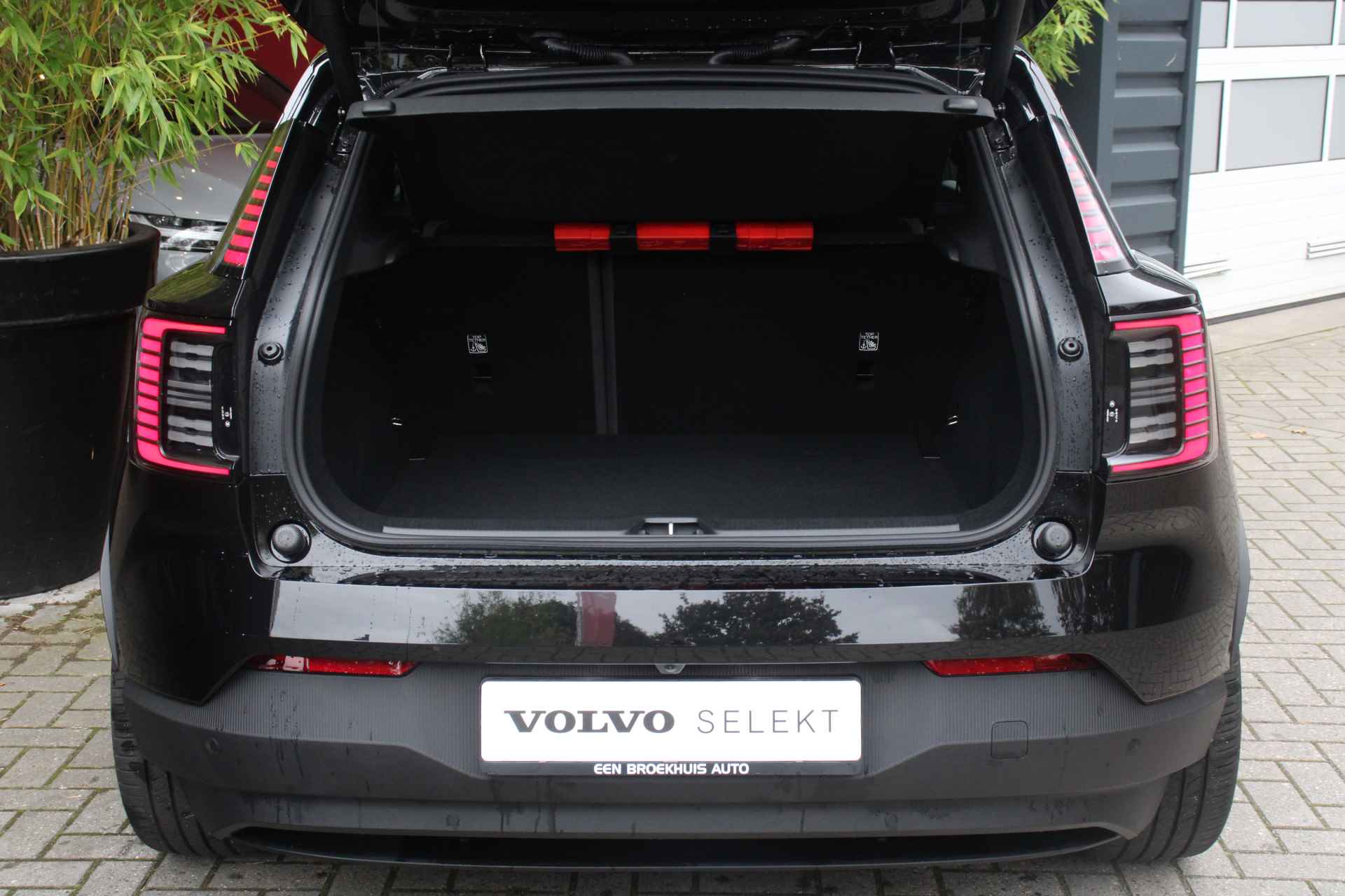 Volvo EX30 Twin Motor Performance Ultra 428pk 69 kWh | Black Pack | HEICO verlaging | HEICO spacers | Full Option! | 3.6 sec. 0-100 km/u! | - 9/20