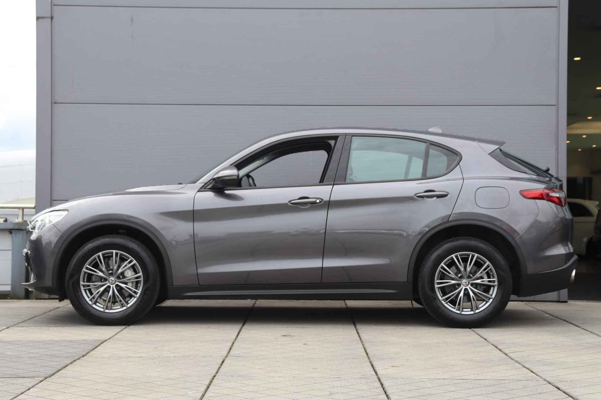 Alfa Romeo Stelvio 2.0 T AWD Super / Navigatie / Camera / 1e eigenaar / Dealeronderhouden - 2/47