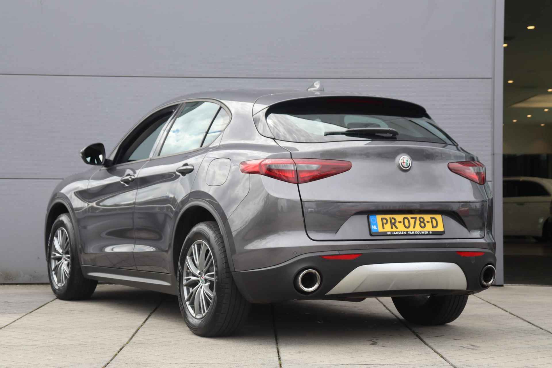 Alfa Romeo Stelvio 2.0 T AWD Super / Navigatie / Camera / 1e eigenaar / Dealeronderhouden - 4/47