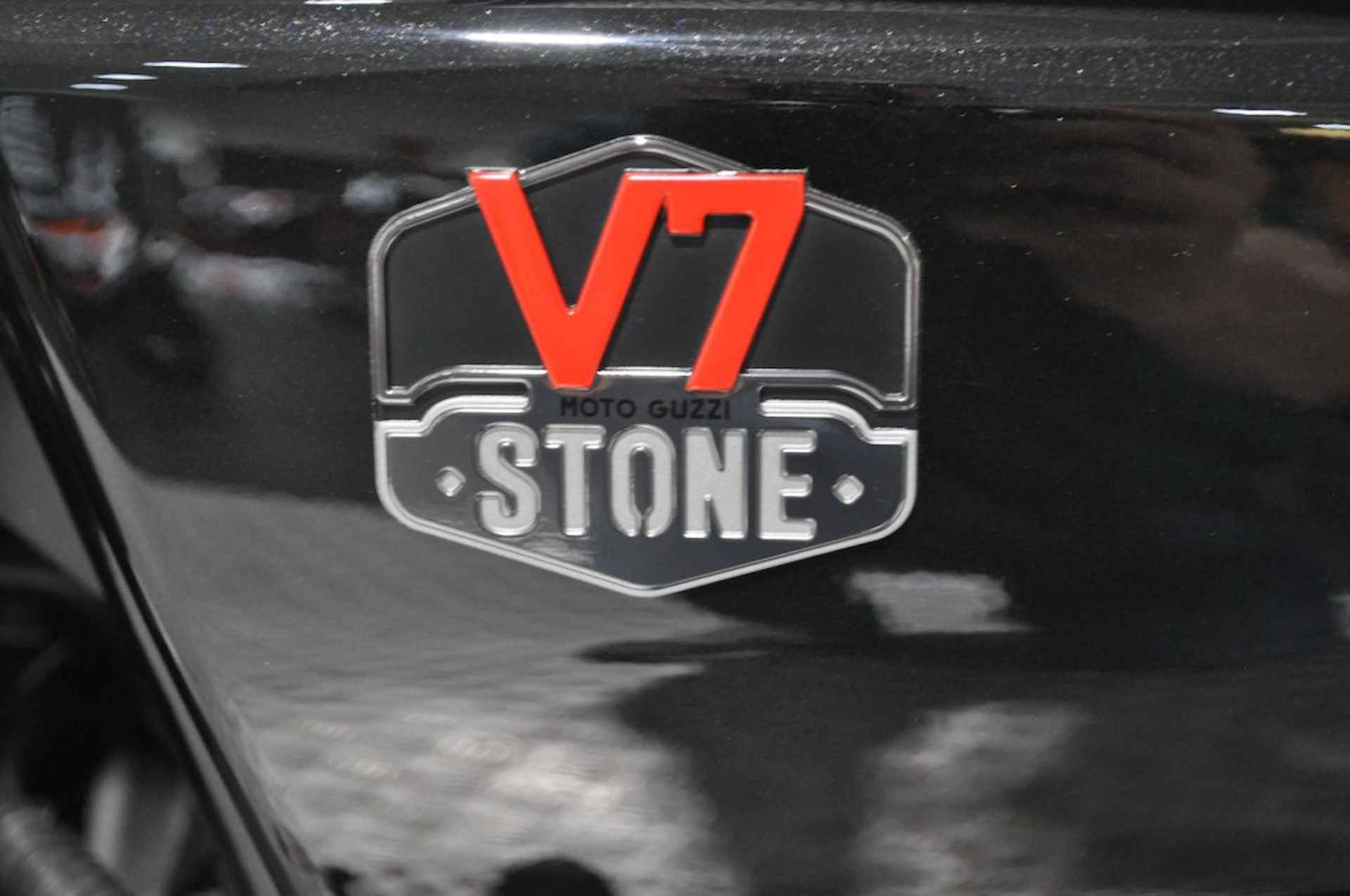 MOTO GUZZI V 7   Stone TEN LIVERY   2014-2024 - 18/20