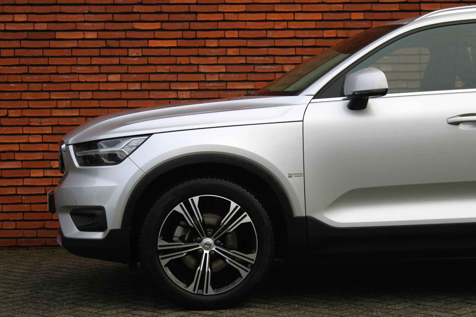 Volvo XC40 T4 AUT8 191PK Inscription, Verwarmbare Voorruit, Panorama Dak, Verwarmbare Voorstoelen, 360 Graden Camera, Navigatiesysteem, Electronic Climate Control, Dodehoekdetectie Met Correctie, Apple Carplay/Android Auto, Draadloze Telefoonlader, Parkeersensoren, 19" Lichtmetalen Velgen - 6/24