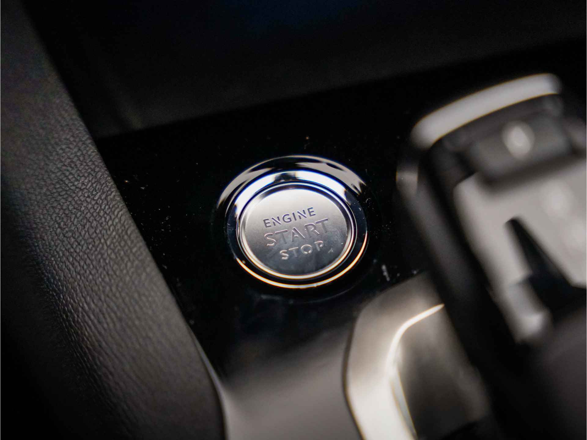 Peugeot 3008 1.6 PureTech Blue Lease Premium |Airco |Lederen bekleding |Apple Carplay/Android Auto |Draadloos opladen |Panoramadak - 25/63