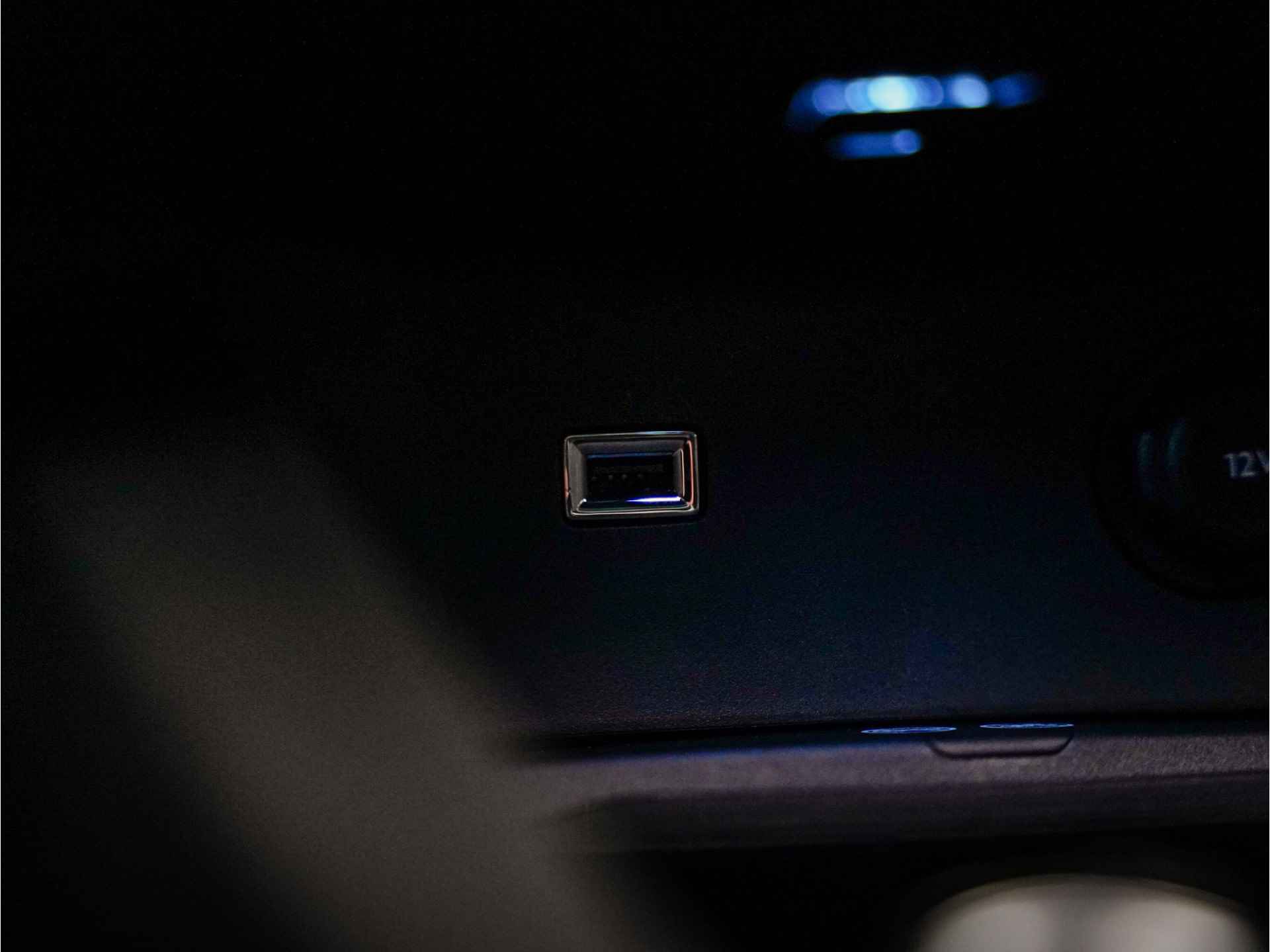 Peugeot 3008 1.6 PureTech Blue Lease Premium |Airco |Lederen bekleding |Apple Carplay/Android Auto |Draadloos opladen |Panoramadak - 26/63
