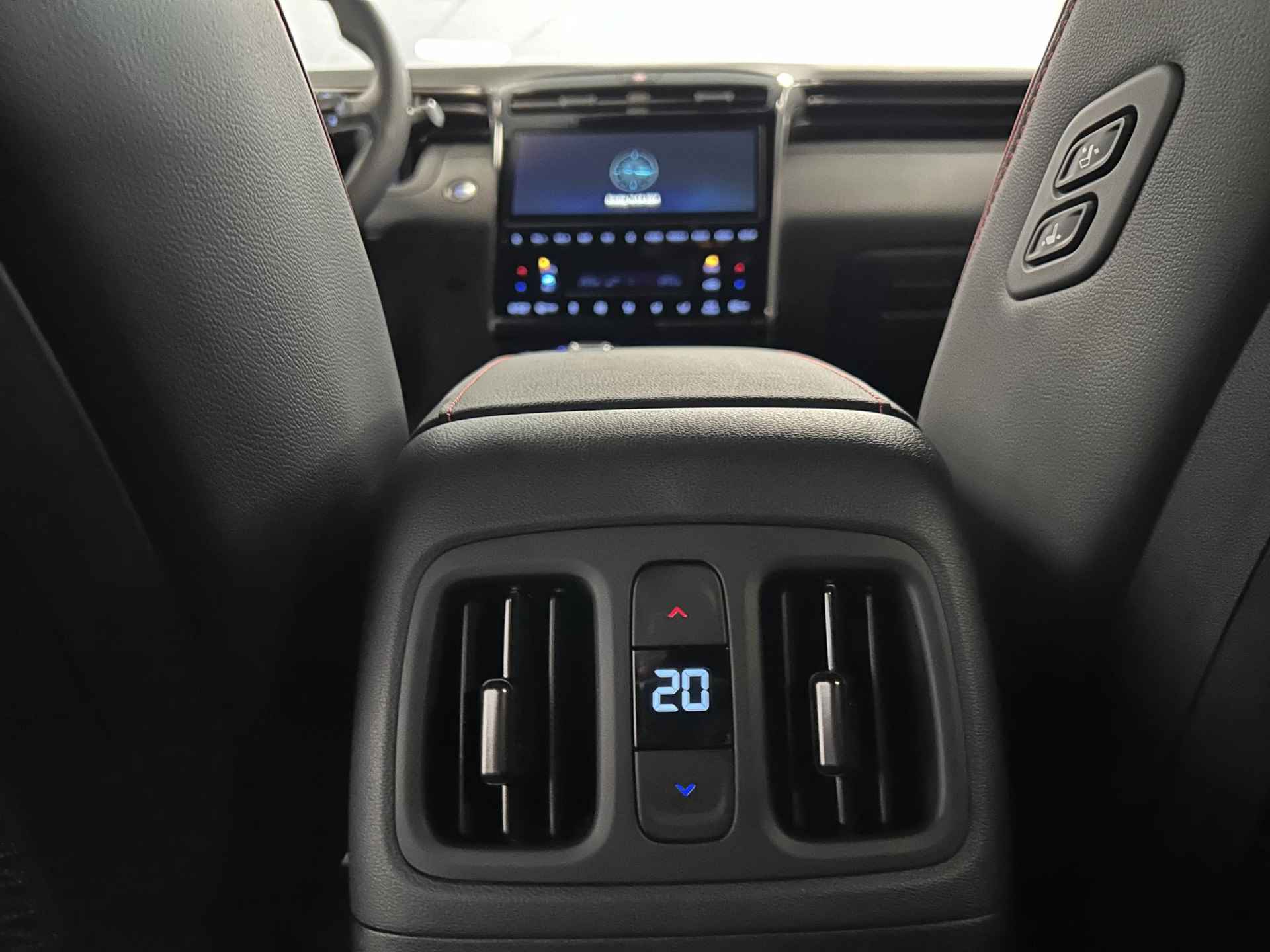 Hyundai Tucson 1.6 T-GDI HEV N Line | Direct uit voorraad leverbaar | Rijklaar prijs! | Sportief design | Navigatie | nu met € 2000,- smart bonus en € 2000,- voorraad voordeel - 29/35