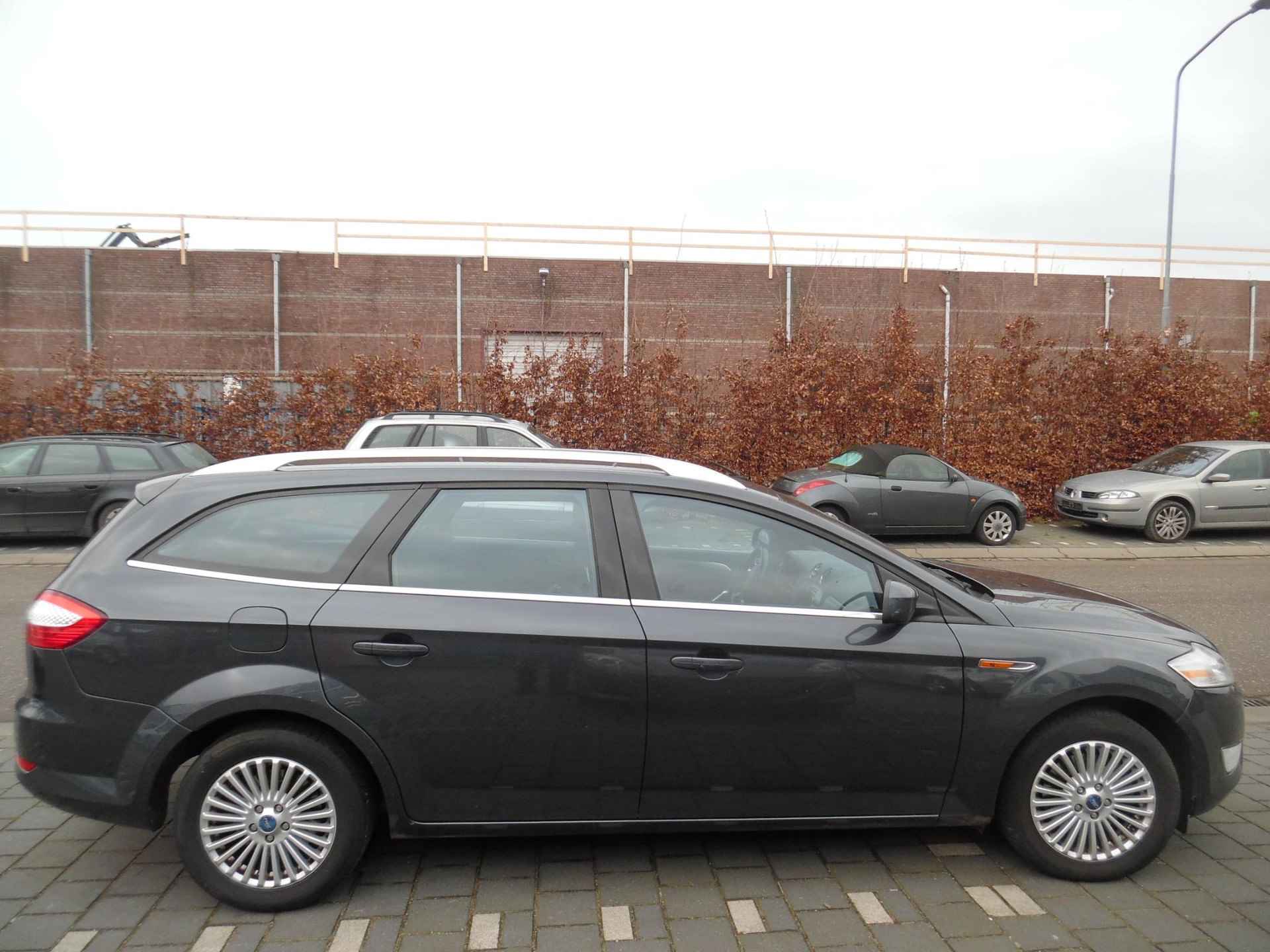 Ford Mondeo Wagon 2.0-16V Limited airco, navigatie, trekhaak, enz - 4/16