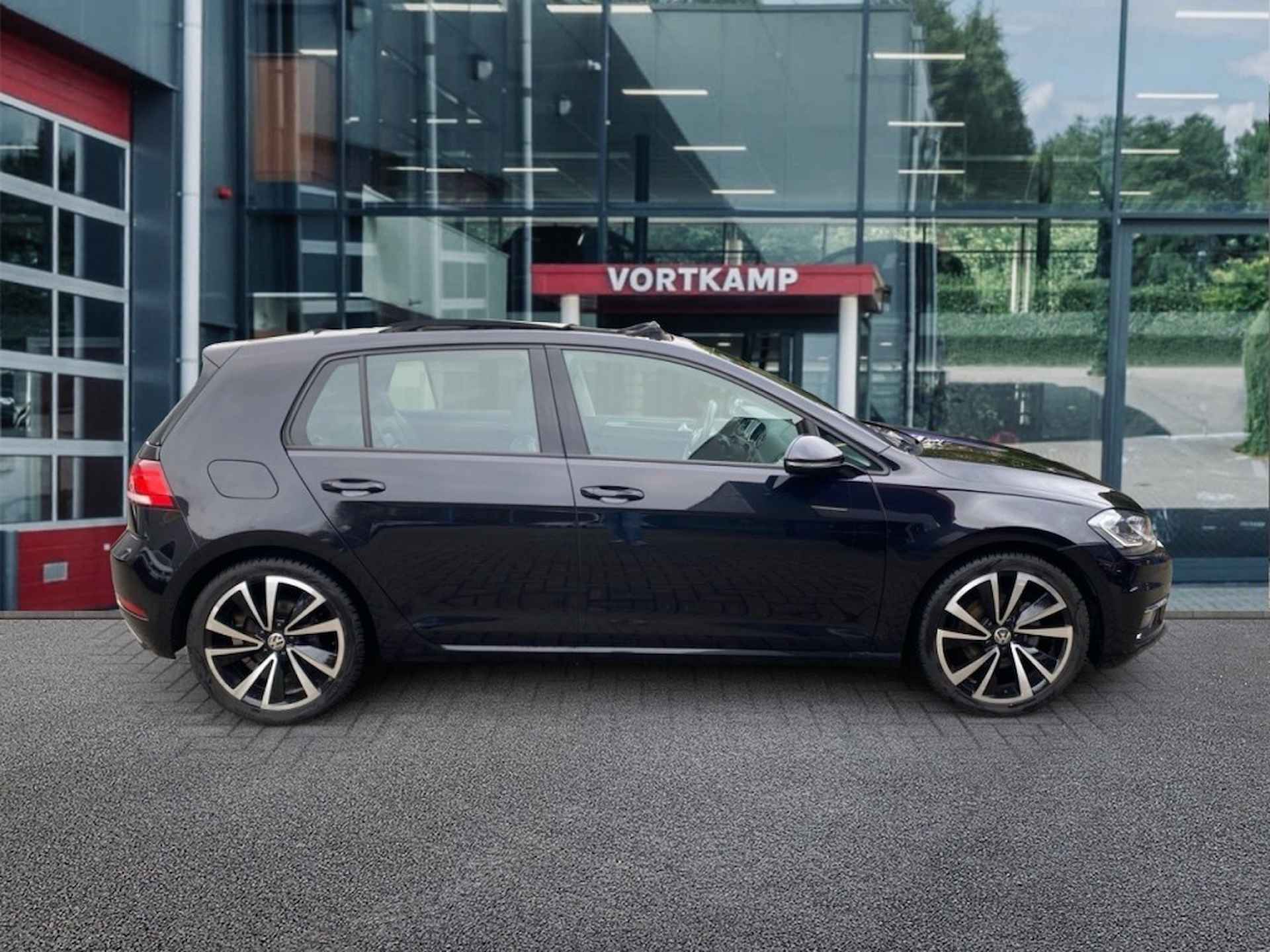 VOLKSWAGEN Golf 1.5 TSI HIGHLINE PANO-DAK/LEDER/TREKHAAK/CARPLAY/NAVIPDC/STOELVE - 4/26