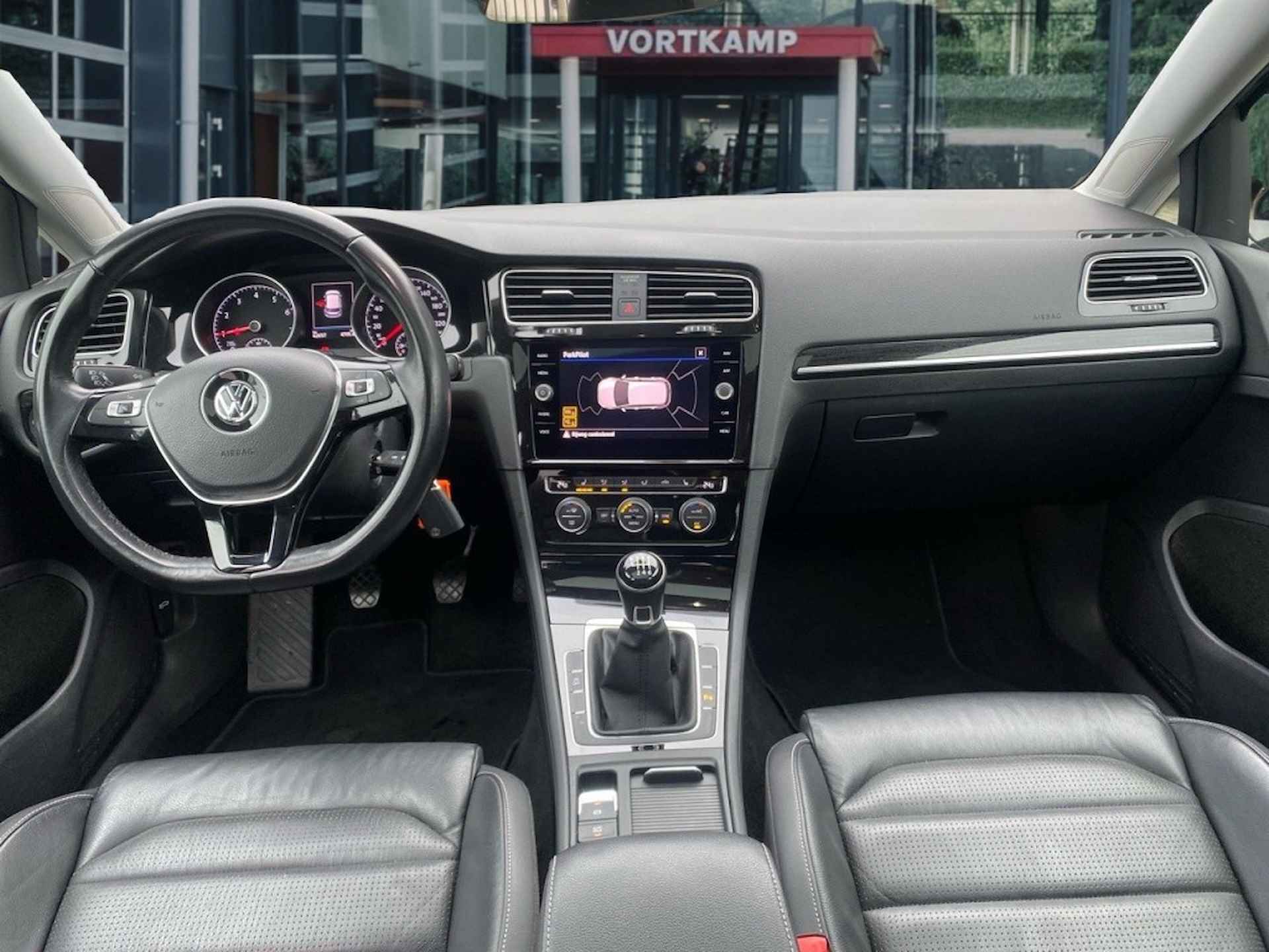 VOLKSWAGEN Golf 1.5 TSI HIGHLINE PANO-DAK/LEDER/TREKHAAK/CARPLAY/NAVIPDC/STOELVE - 14/26