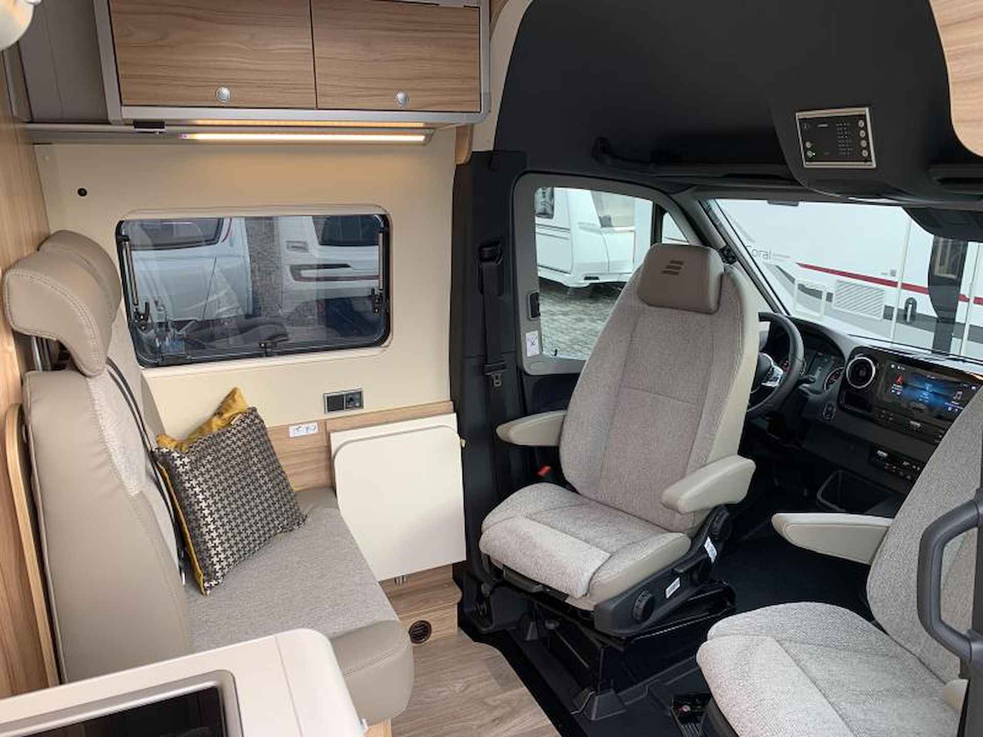 Hymer Grand Canyon S  -4x4- direct rijden - 6/25