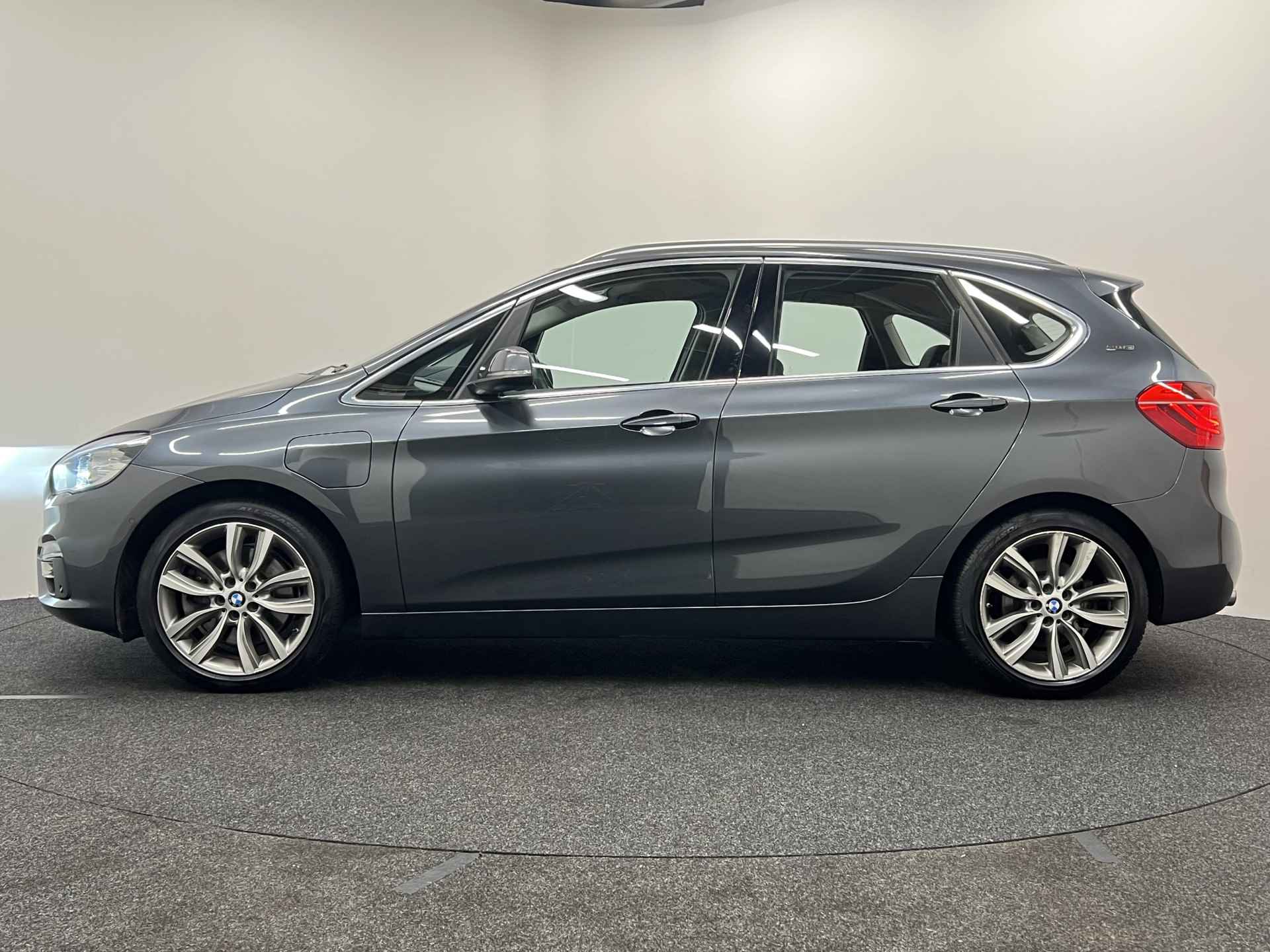 BMW 2 Serie Active Tourer 225xe Sport | NAVIGATIE | KEYLESS | STOELVERWARMING | PARKEERSENSOREN | - 3/43