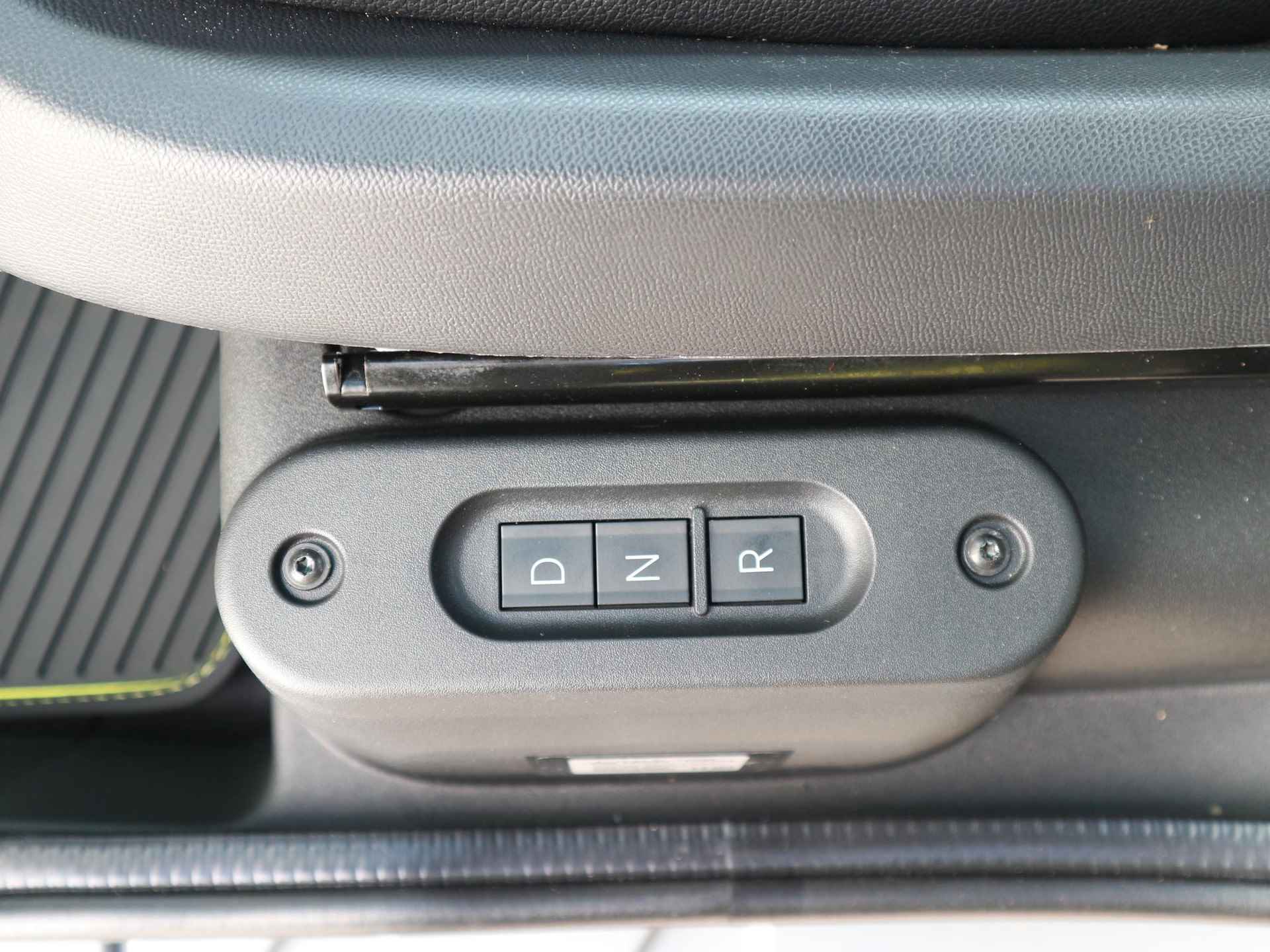 Opel Rocks-E Tekno 2 maanden levertijd / Panoramadak / USB-Aansluiting / Two Tone - 12/18