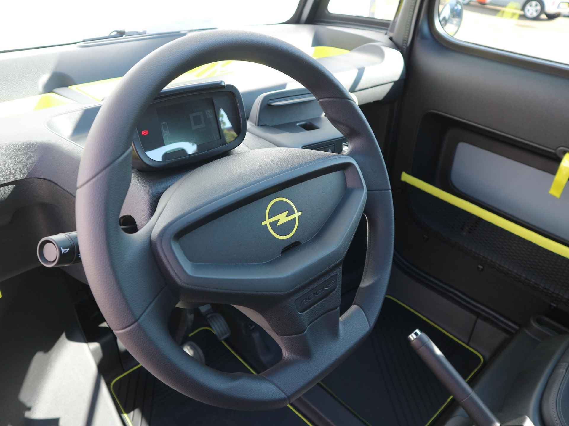 Opel Rocks-E Tekno 2 maanden levertijd / Panoramadak / USB-Aansluiting / Two Tone - 13/18