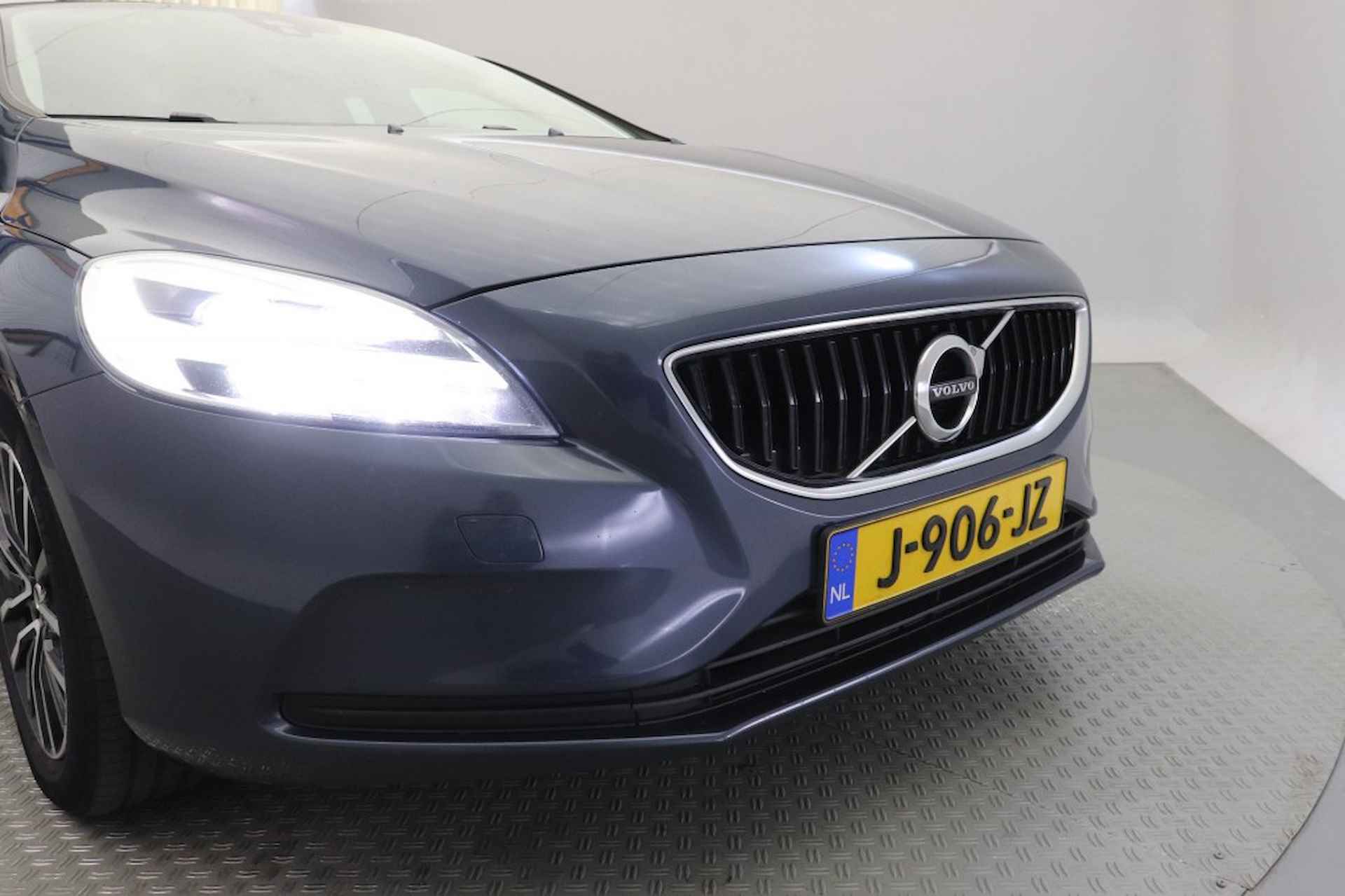 VOLVO V40 1.5 T2 Polar+ Automaat - Stoelverw. Navi, Clima - 23/25