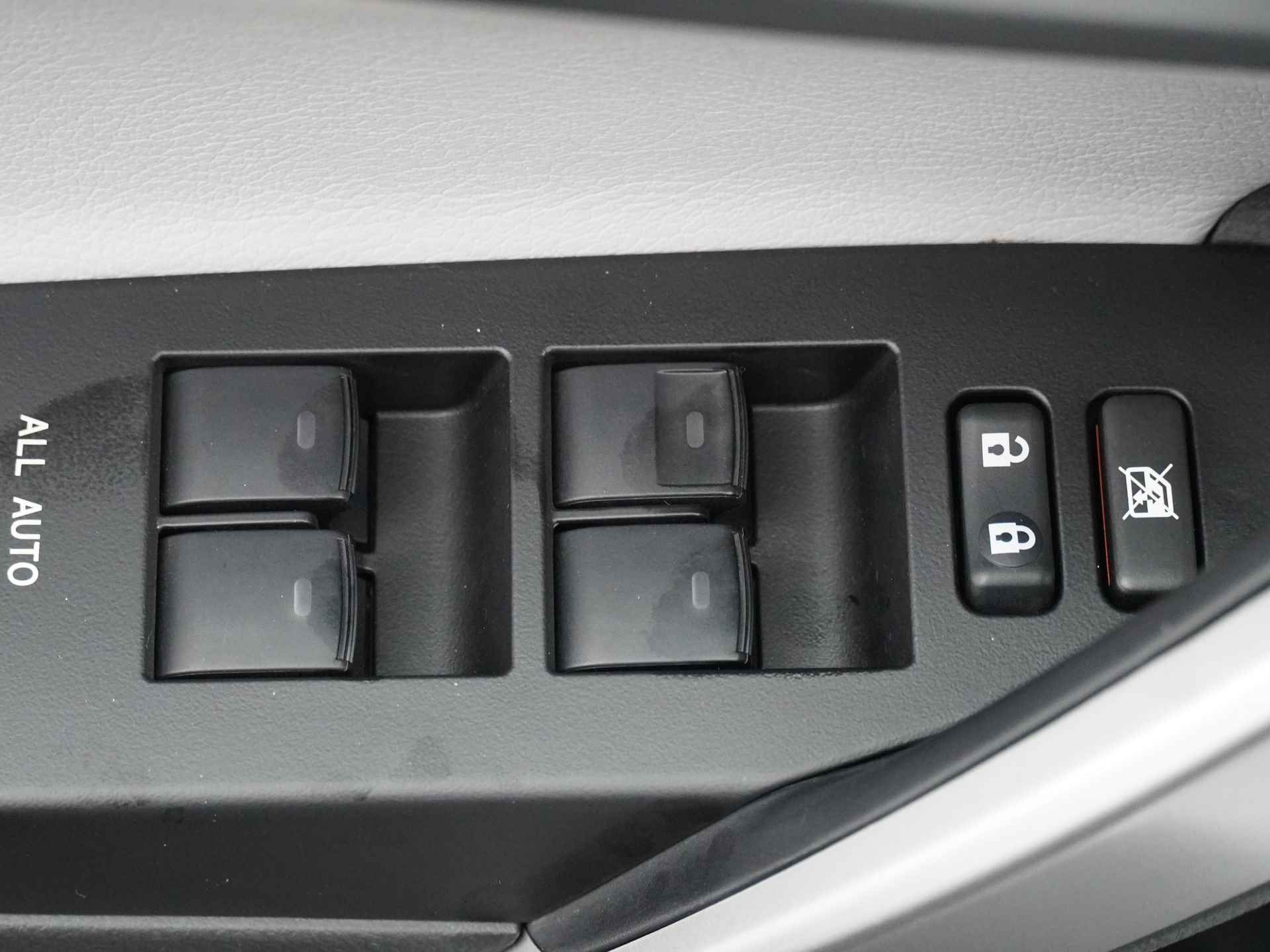 Toyota Auris Touring Sports 1.8 Hybrid Lease Exclusive Navigatie - Achteruitrijcamera - Climate control - Cruise control - 12 maanden Bovag garantie - 21/51