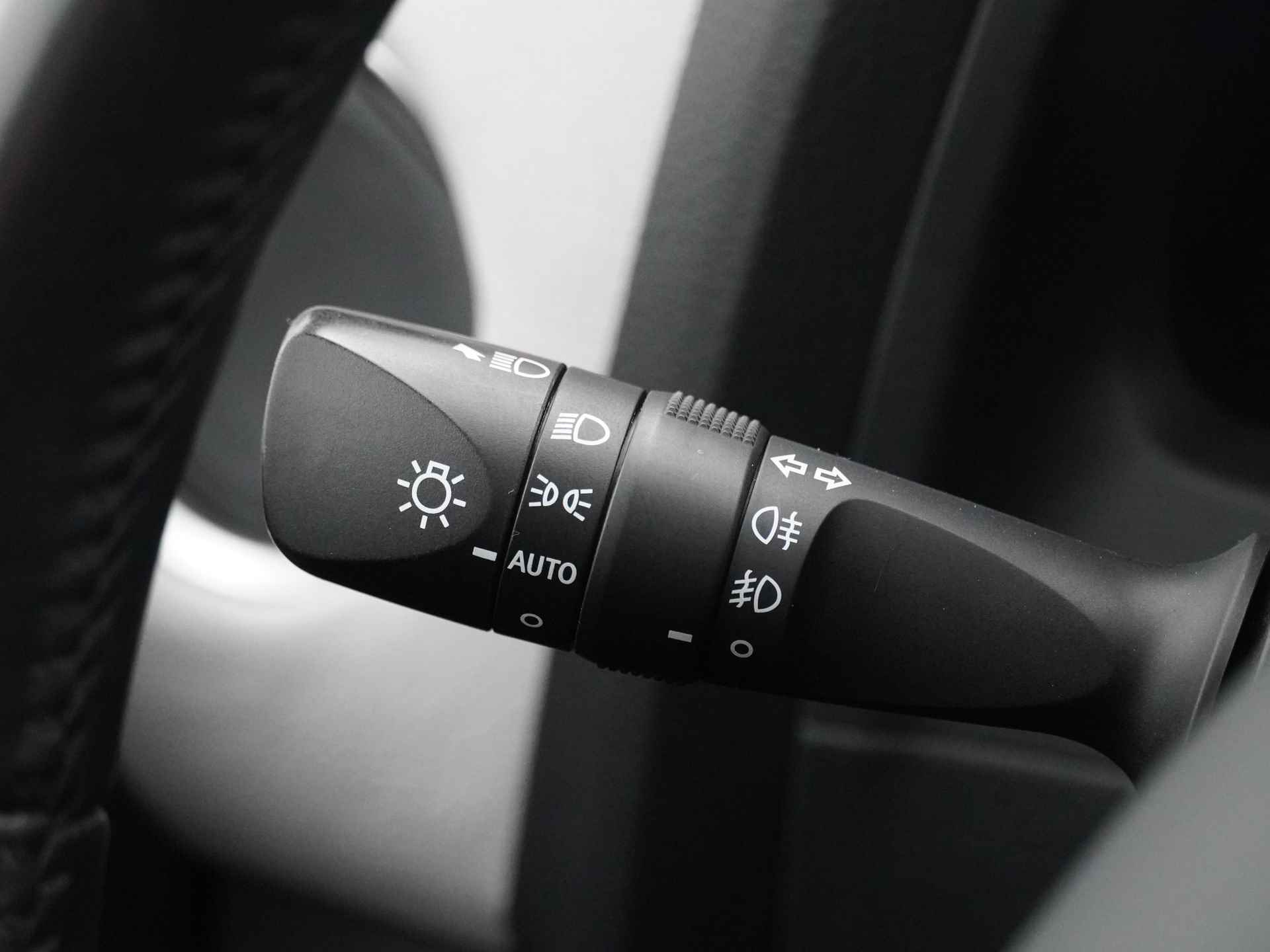 Toyota Auris Touring Sports 1.8 Hybrid Lease Exclusive Navigatie - Achteruitrijcamera - Climate control - Cruise control - 12 maanden Bovag garantie - 25/51