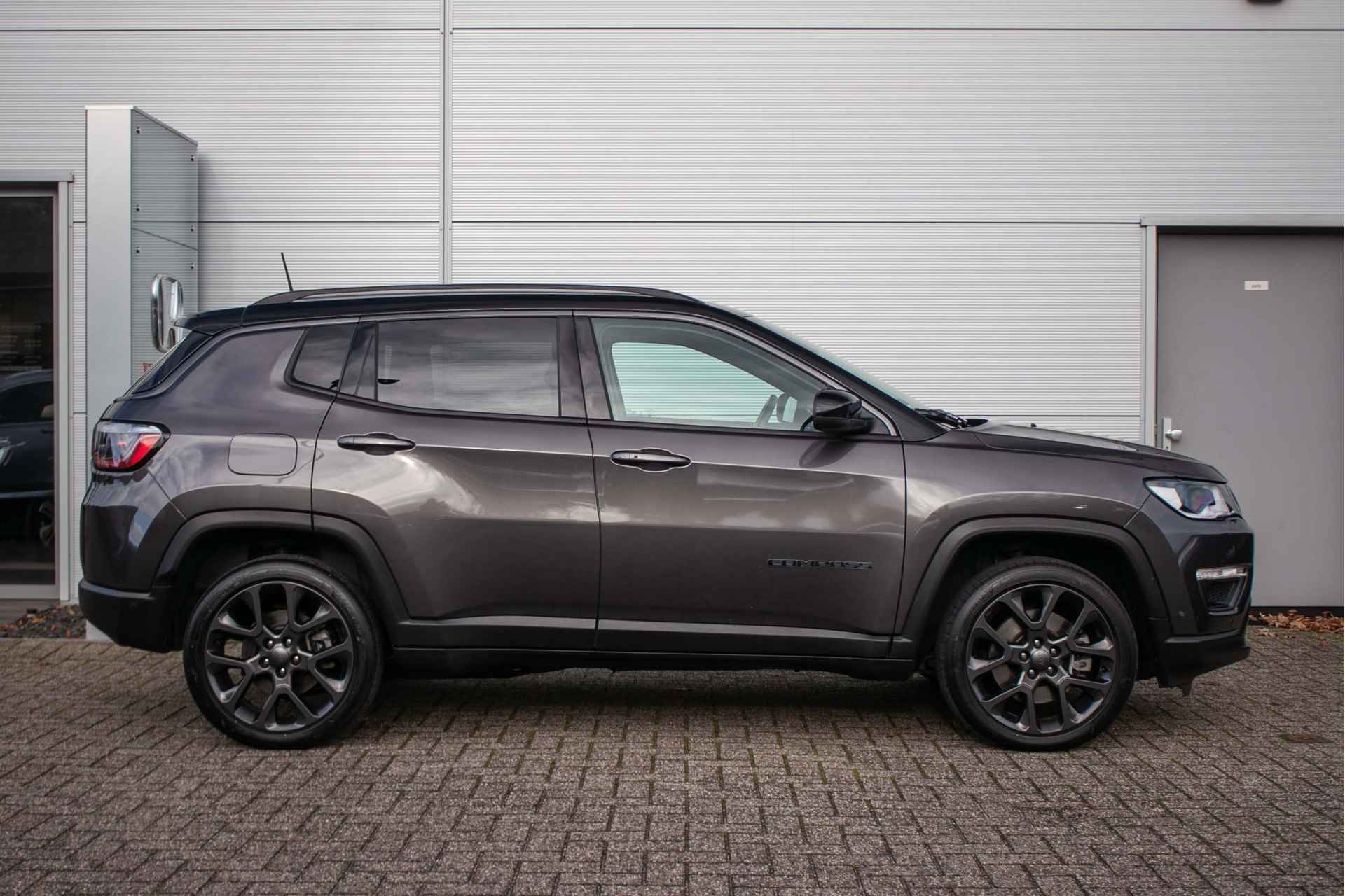 Jeep Compass 4xe 240 Plug-in Hybrid Electric S All-in rijklaarprijs | Schuif/-kanteldak | Trekhaak | Nav | Cam | Two tone - 2/51