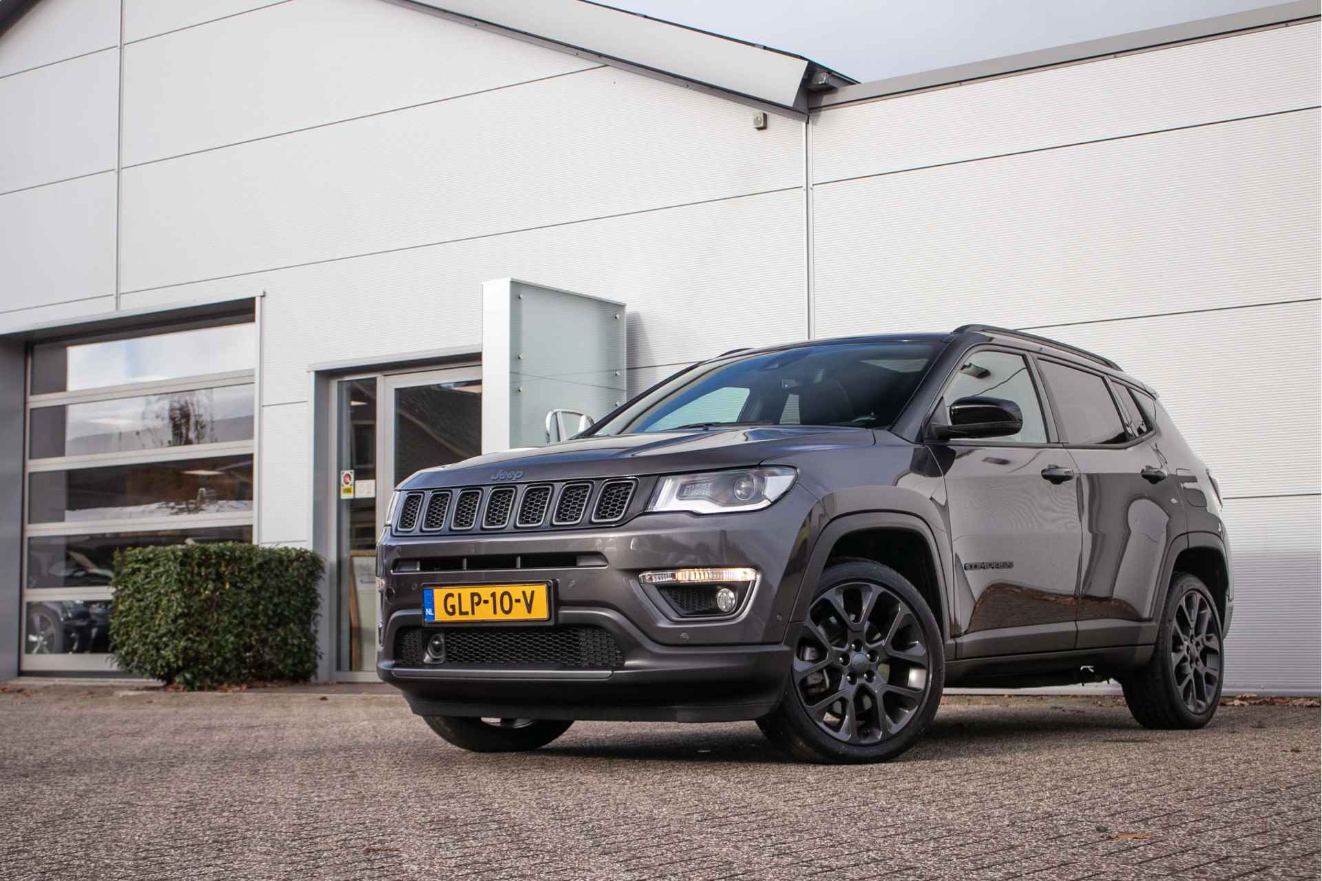 Jeep Compass 4xe 240 Plug-in Hybrid Electric S All-in rijklaarprijs | Schuif/-kanteldak | Trekhaak | Nav | Cam | Two tone - 13/51