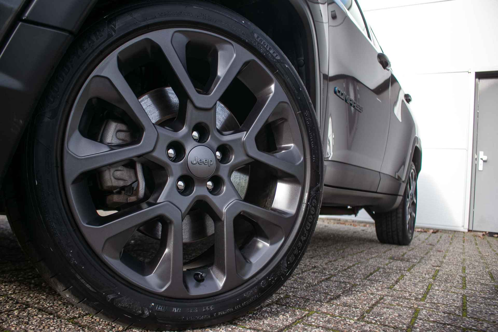 Jeep Compass 4xe 240 Plug-in Hybrid Electric S All-in rijklaarprijs | Schuif/-kanteldak | Trekhaak | Nav | Cam | Two tone - 14/51