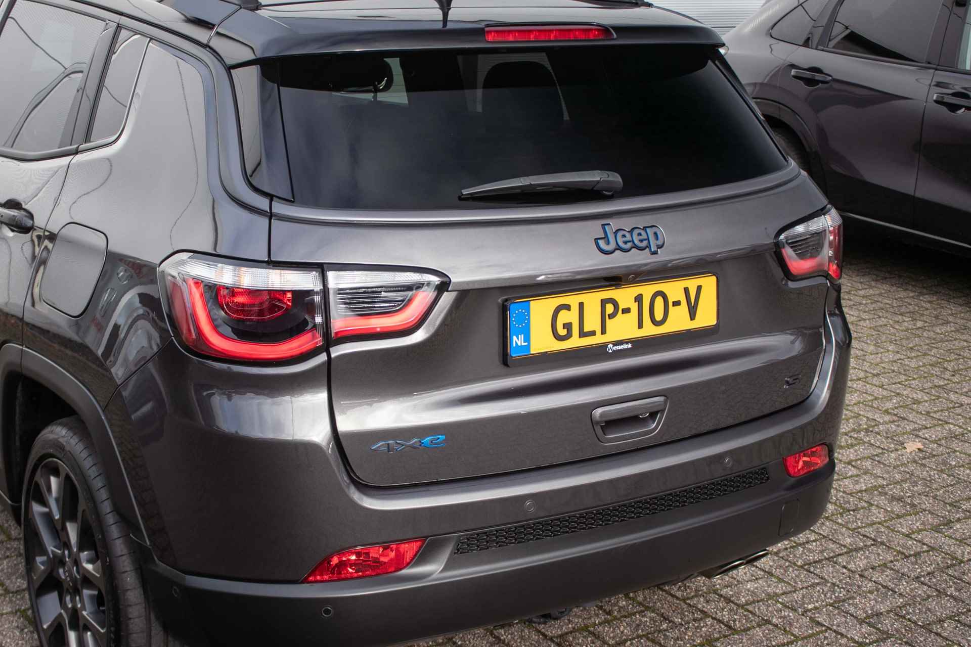 Jeep Compass 4xe 240 Plug-in Hybrid Electric S All-in rijklaarprijs | Schuif/-kanteldak | Trekhaak | Nav | Cam | Two tone - 31/51