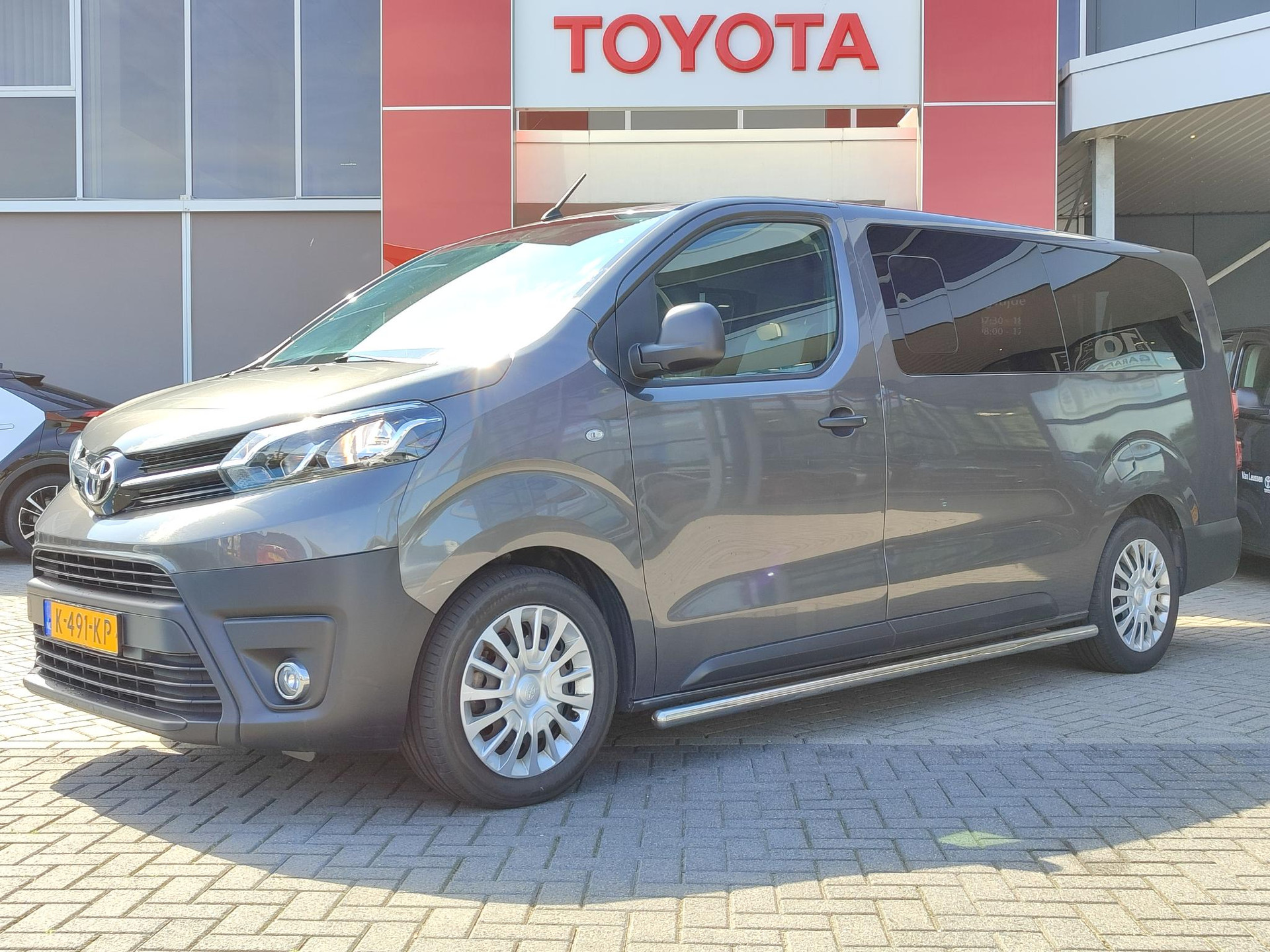 Toyota PROACE Shuttle Long 2.0 D-4D Navigator Automaat CRUISE NAVI DAB APPLE/ANDROID PARK-SENSOREN 9-PERSOONS