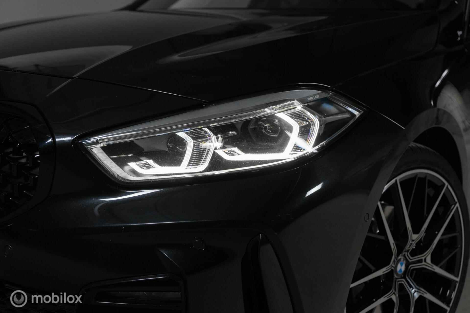 BMW 1-serie 118d High Executive PANO|LED|LEDER|M PAKKET|CAMERA - 22/34