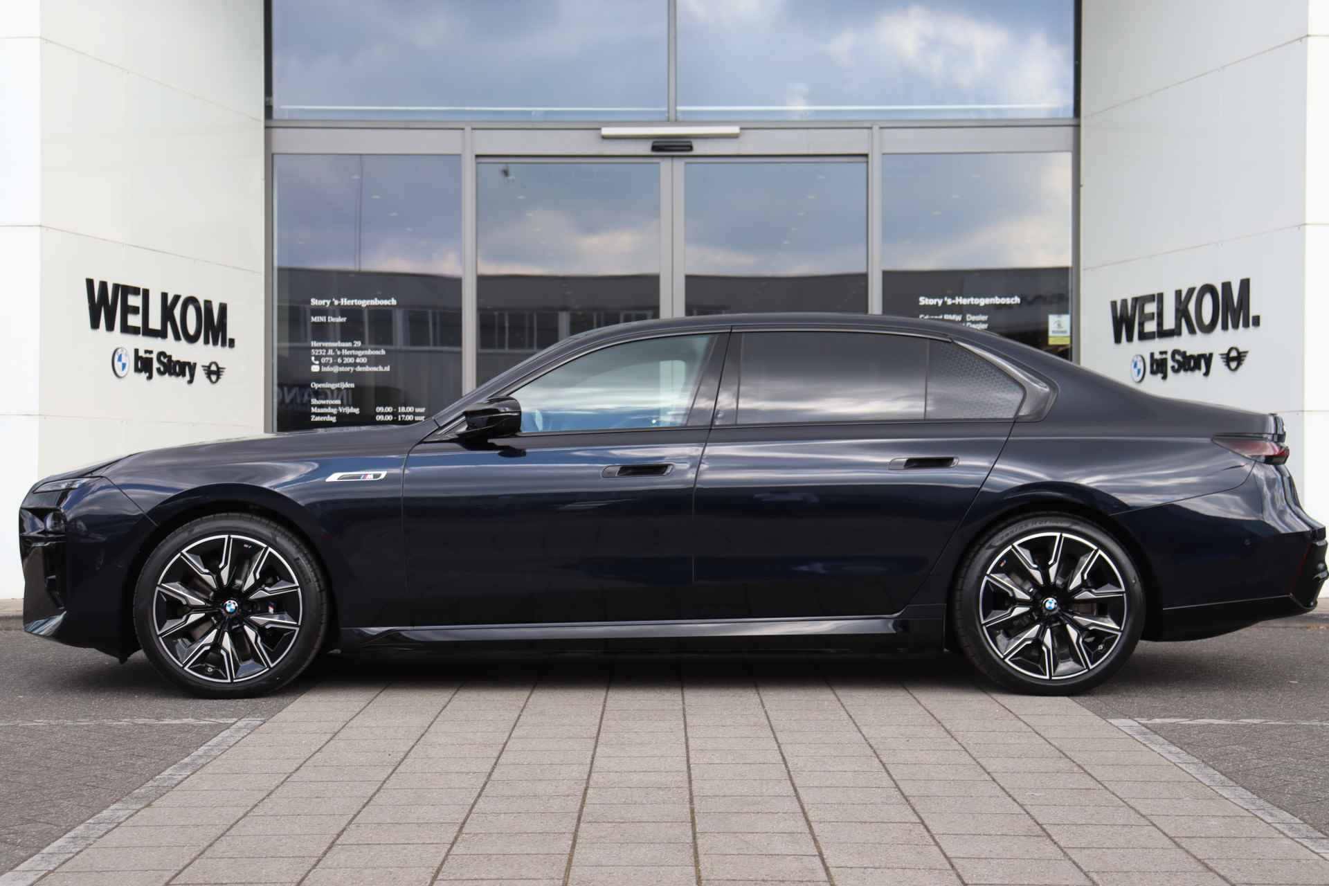 BMW i7 M70 xDrive High Executive 106 kWh / Panoramadak Sky Lounge / Massagefunctie voor + achter / Bowers & Wilkins / Parking Assistant Professional / Multifunctionele  stoelen - 4/28