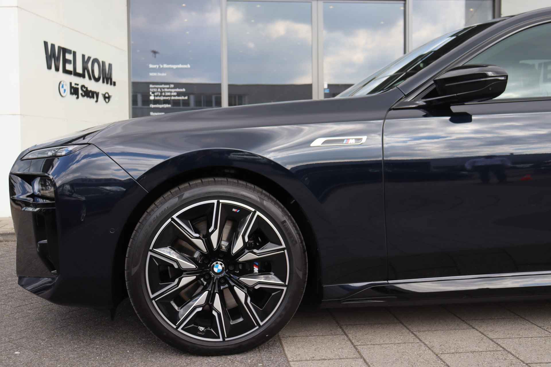 BMW i7 M70 xDrive High Executive 106 kWh / Panoramadak Sky Lounge / Massagefunctie voor + achter / Bowers & Wilkins / Parking Assistant Professional / Multifunctionele  stoelen - 5/28