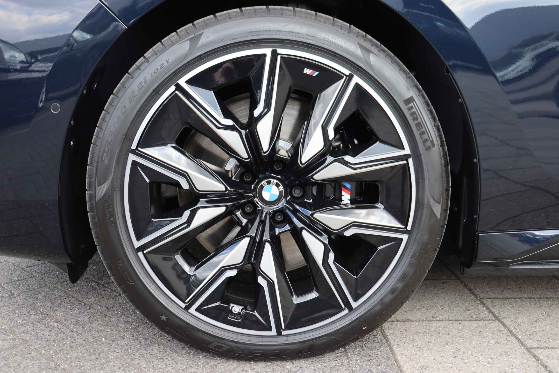 BMW i7 M70 xDrive High Executive 106 kWh / Panoramadak Sky Lounge / Massagefunctie voor + achter / Bowers & Wilkins / Parking Assistant Professional / Multifunctionele  stoelen - 6/28