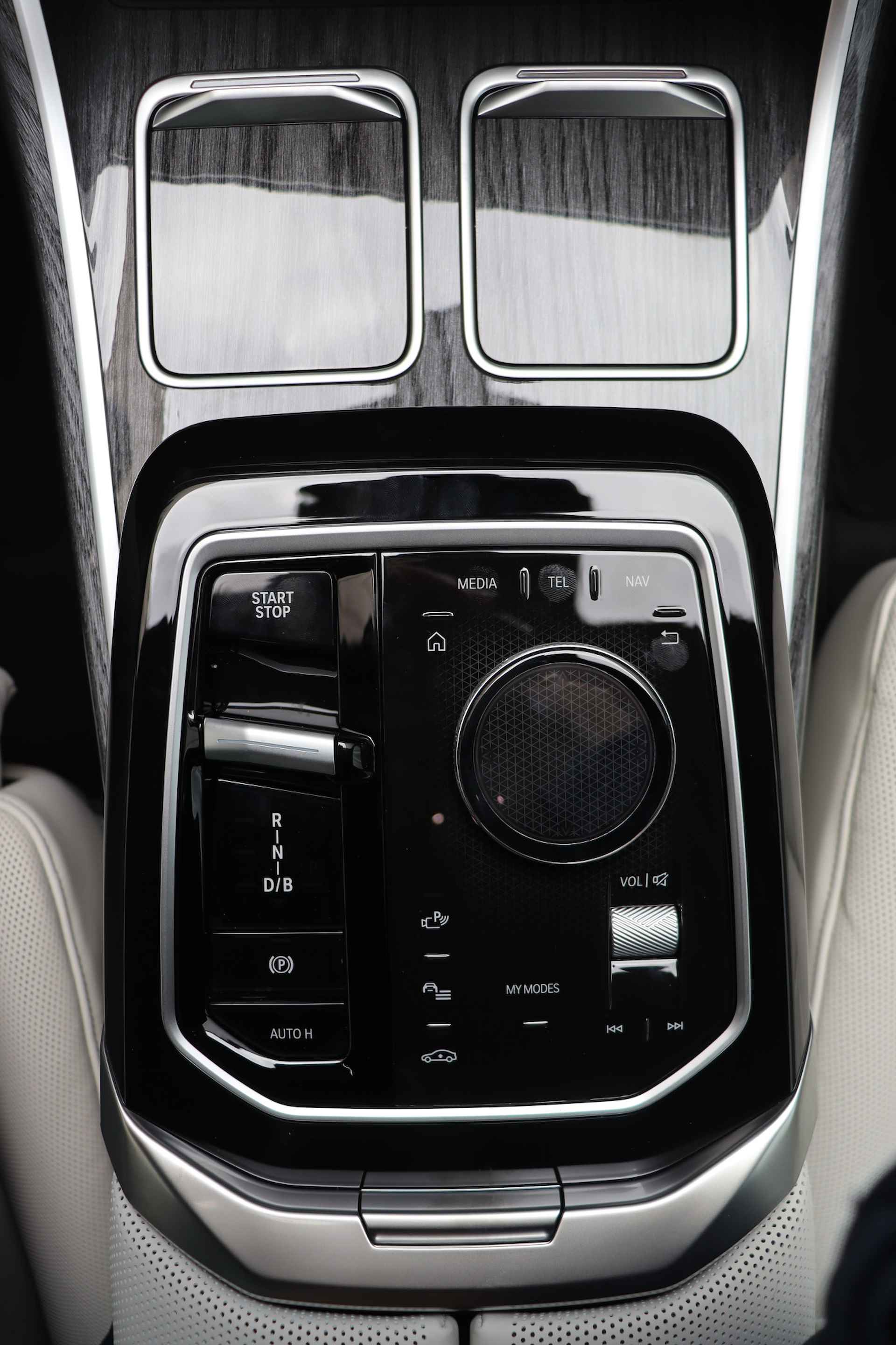 BMW i7 M70 xDrive High Executive 106 kWh / Panoramadak Sky Lounge / Massagefunctie voor + achter / Bowers & Wilkins / Parking Assistant Professional / Multifunctionele  stoelen - 19/28