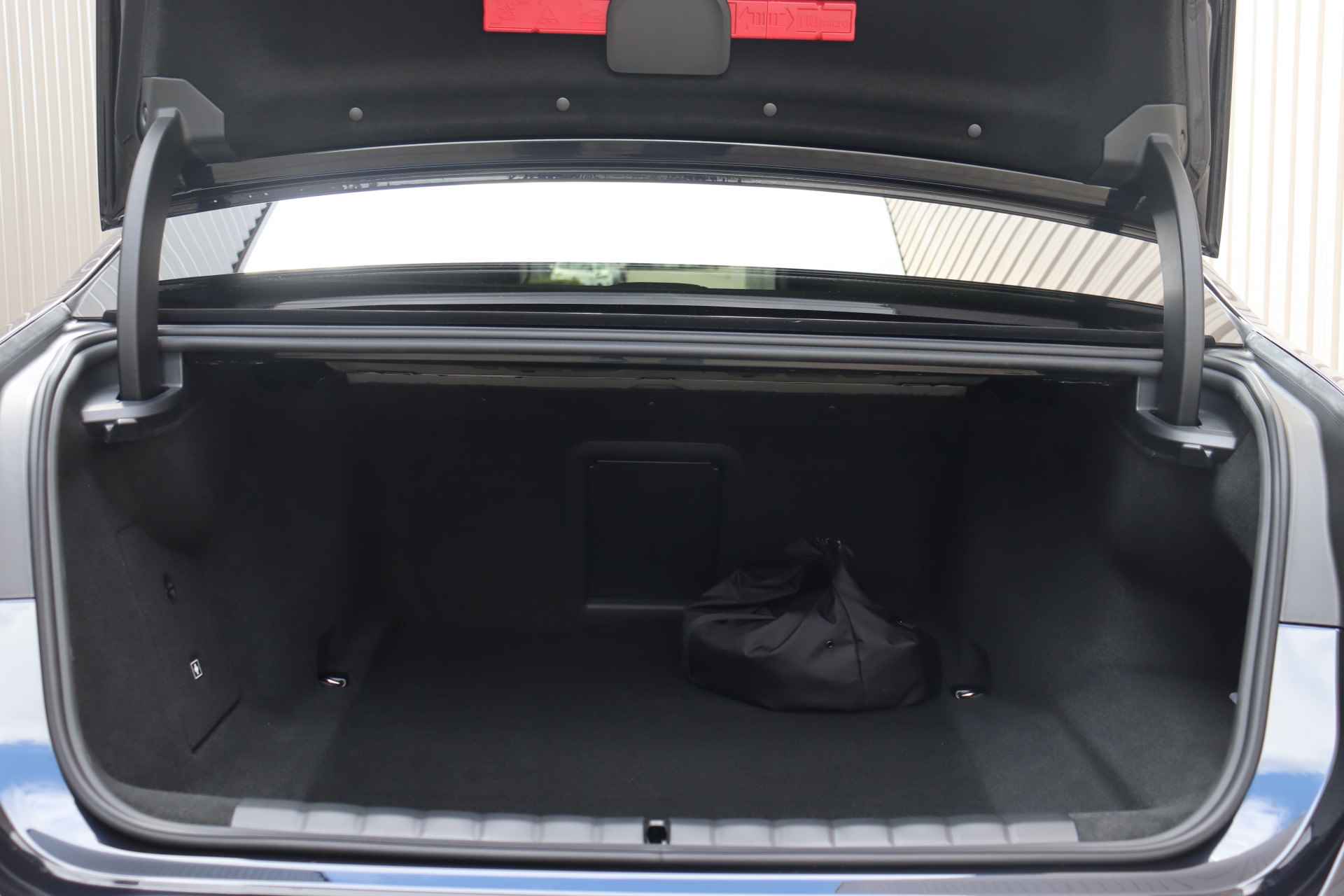 BMW i7 M70 xDrive High Executive 106 kWh / Panoramadak Sky Lounge / Massagefunctie voor + achter / Bowers & Wilkins / Parking Assistant Professional / Multifunctionele  stoelen - 28/28