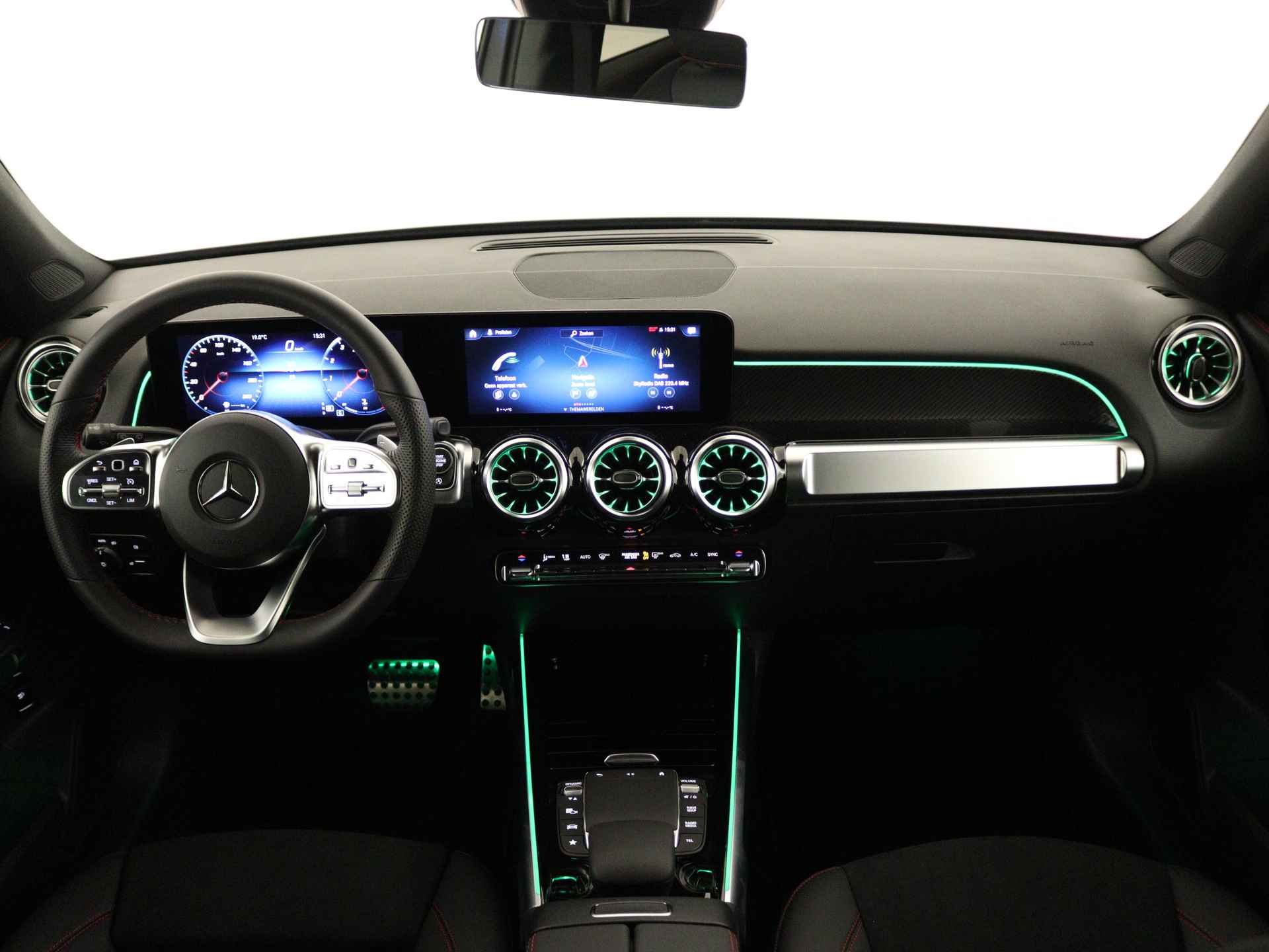 Mercedes-Benz GLB 180 AMG Line | Nightpakket | Draadloos oplaadsysteem voor Smartphone | Sfeerverlichting | EASY PACK achterklep | Dodehoekassistent | Parkeerpakket met achteruitrijcamera | - 6/42
