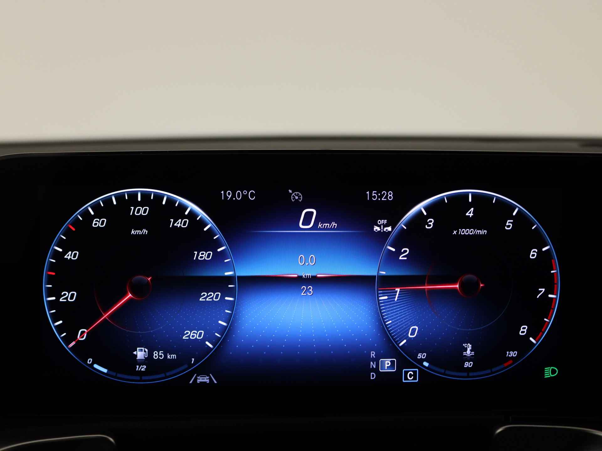 Mercedes-Benz GLB 180 AMG Line | Nightpakket | Draadloos oplaadsysteem voor Smartphone | Sfeerverlichting | EASY PACK achterklep | Dodehoekassistent | Parkeerpakket met achteruitrijcamera | - 7/42