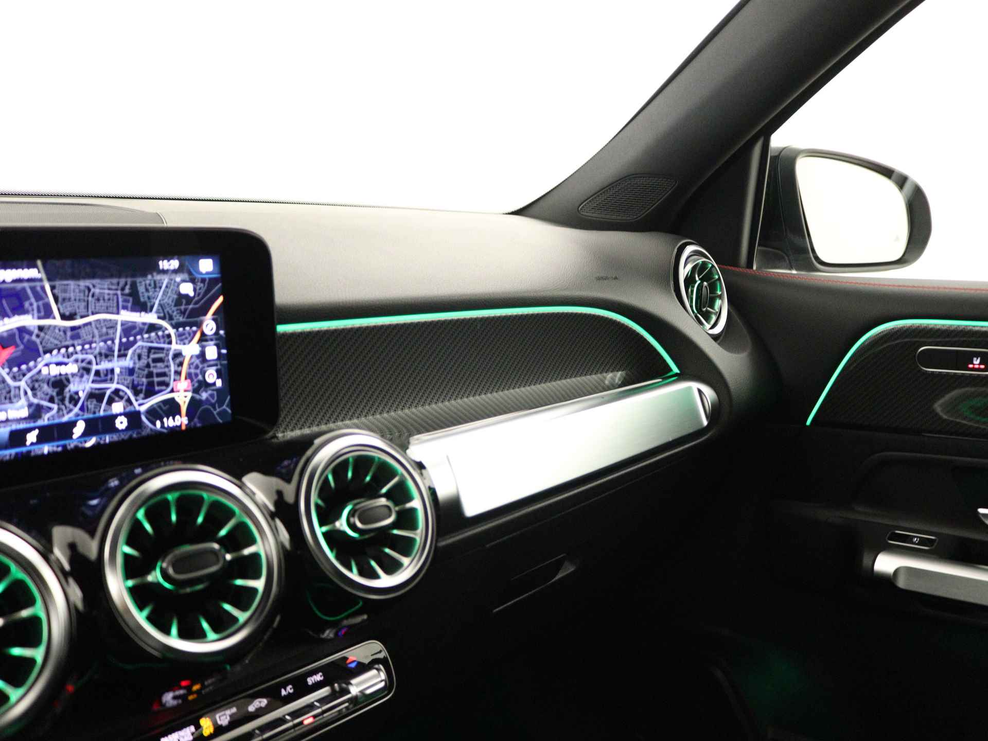 Mercedes-Benz GLB 180 AMG Line | Nightpakket | Draadloos oplaadsysteem voor Smartphone | Sfeerverlichting | EASY PACK achterklep | Dodehoekassistent | Parkeerpakket met achteruitrijcamera | - 8/42