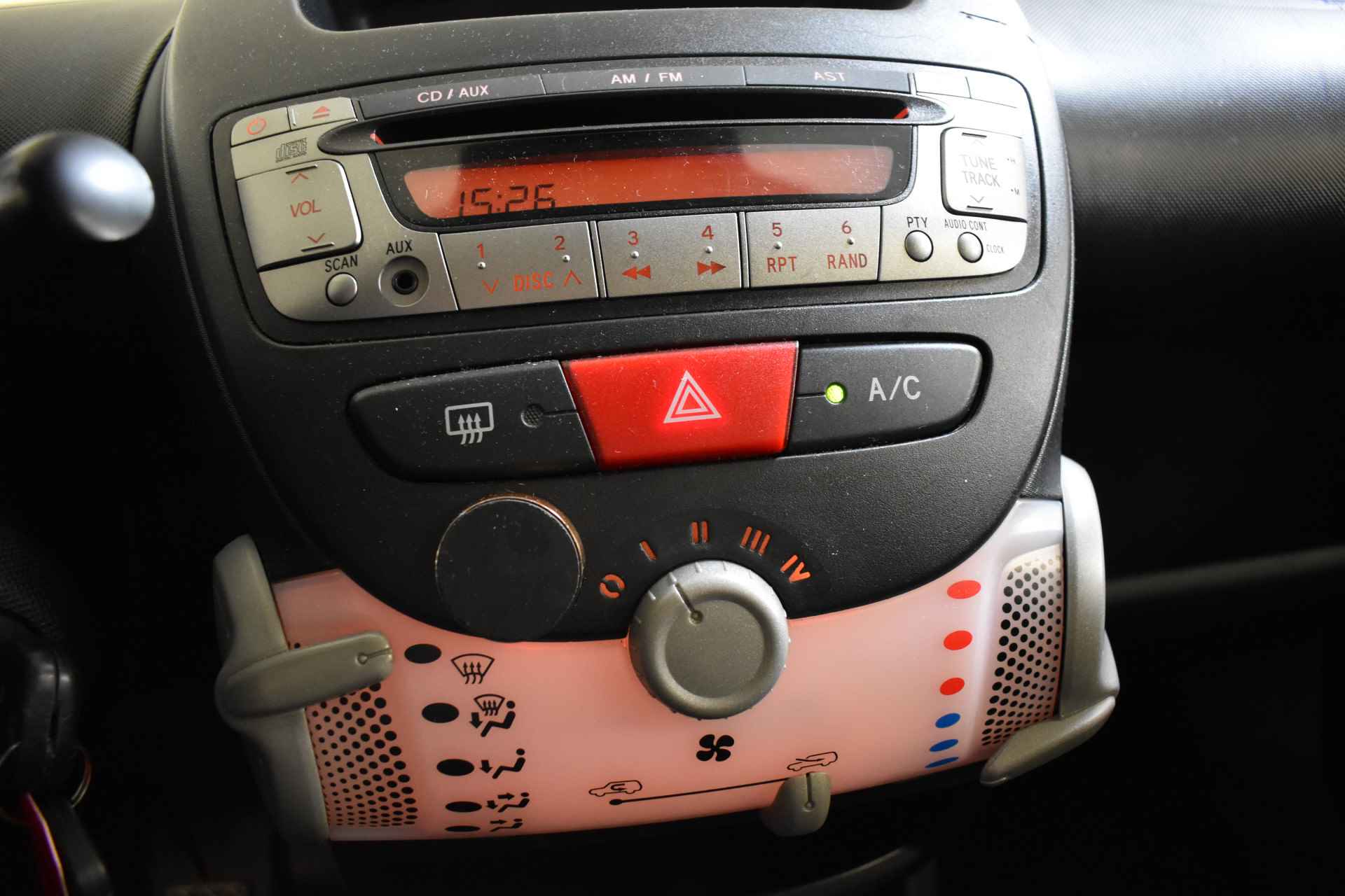 Peugeot 107 1.0 Active AIRCO/ELEKTR.RAMEN/CD.AUX - 18/20