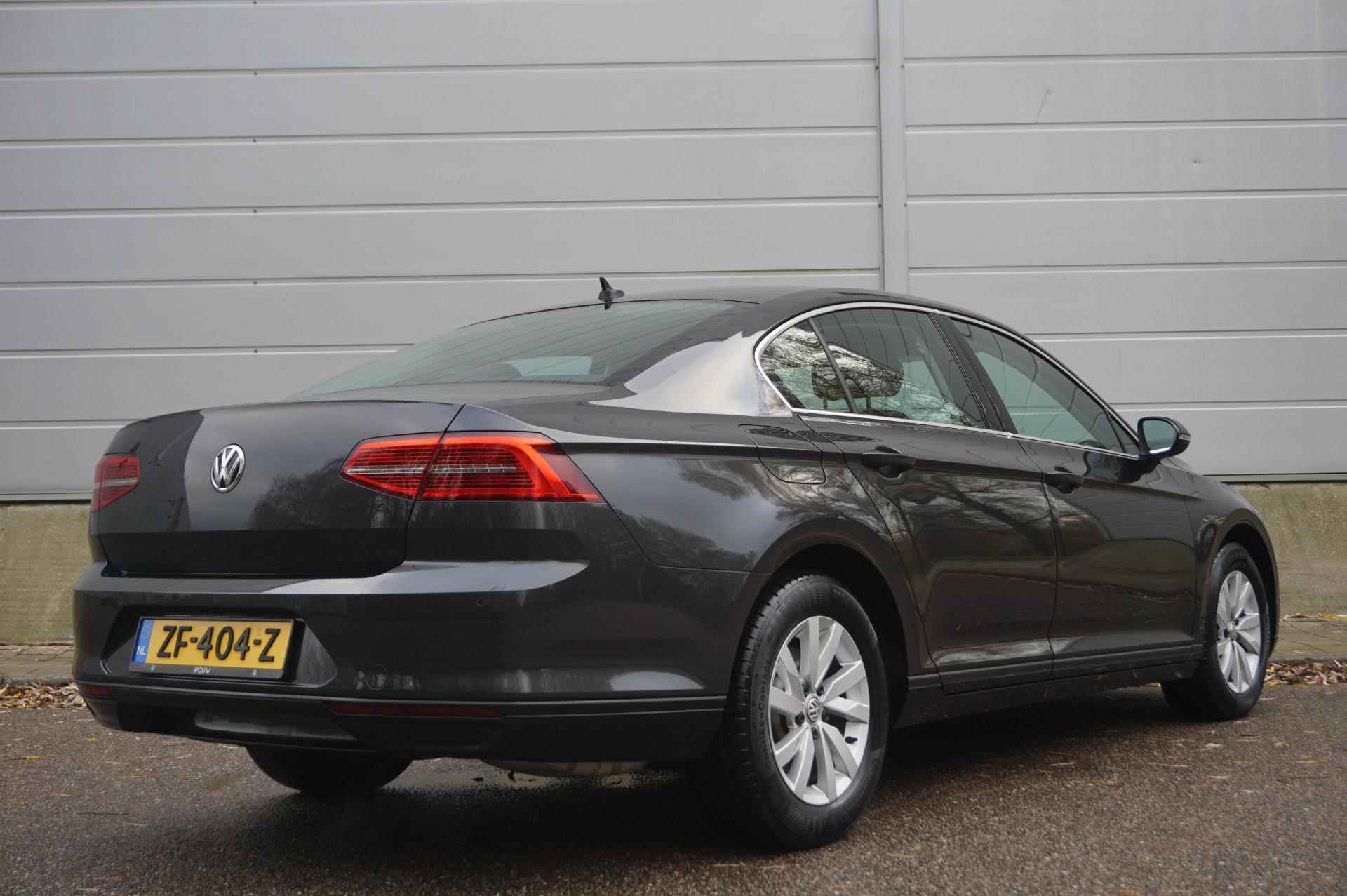 Volkswagen Passat 1.5 TSI 150pk Comfortline Business | Navigatie | Adaptive Cruise - 2/51