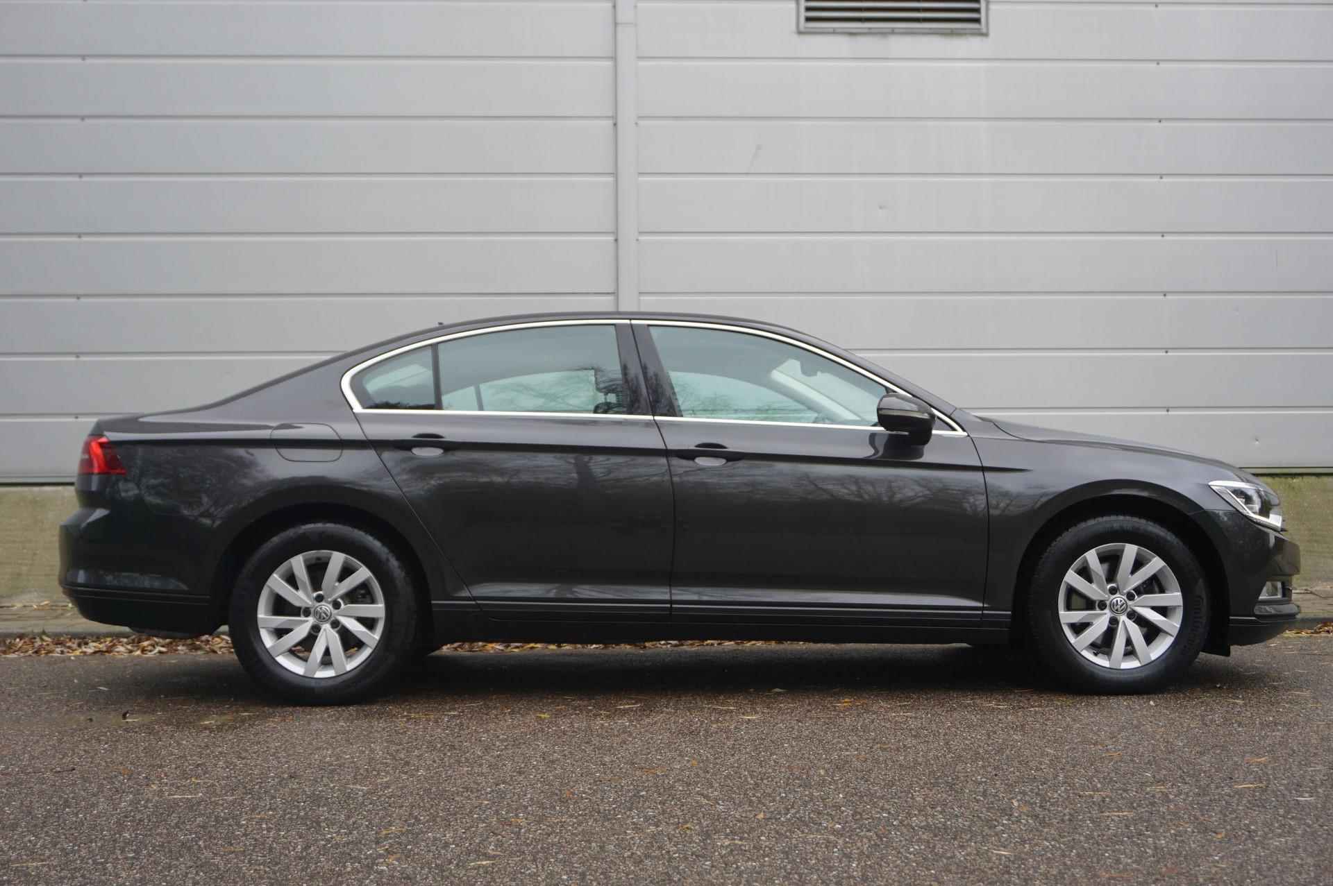 Volkswagen Passat 1.5 TSI 150pk Comfortline Business | Navigatie | Adaptive Cruise - 3/51