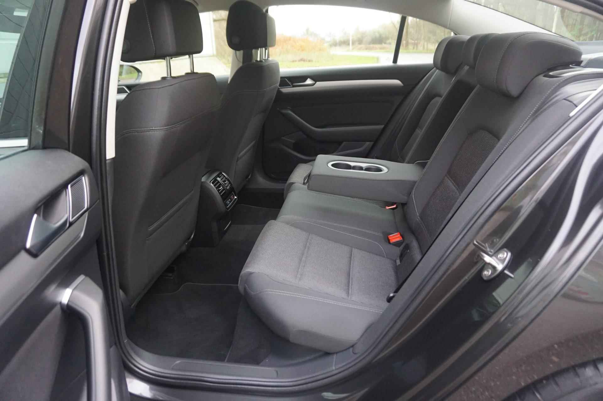 Volkswagen Passat 1.5 TSI 150pk Comfortline Business | Navigatie | Adaptive Cruise - 19/51