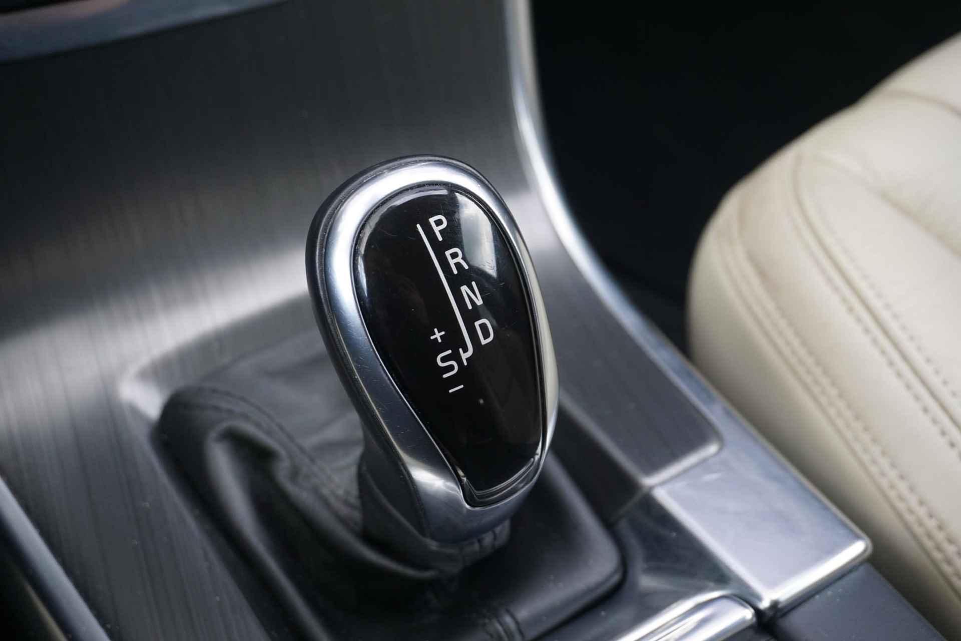 Volvo XC60 2.0 D4 MOMENTUM Aut. | 5 cilinder | Leder | Trekhaak | Stoelverwarming | - 24/32