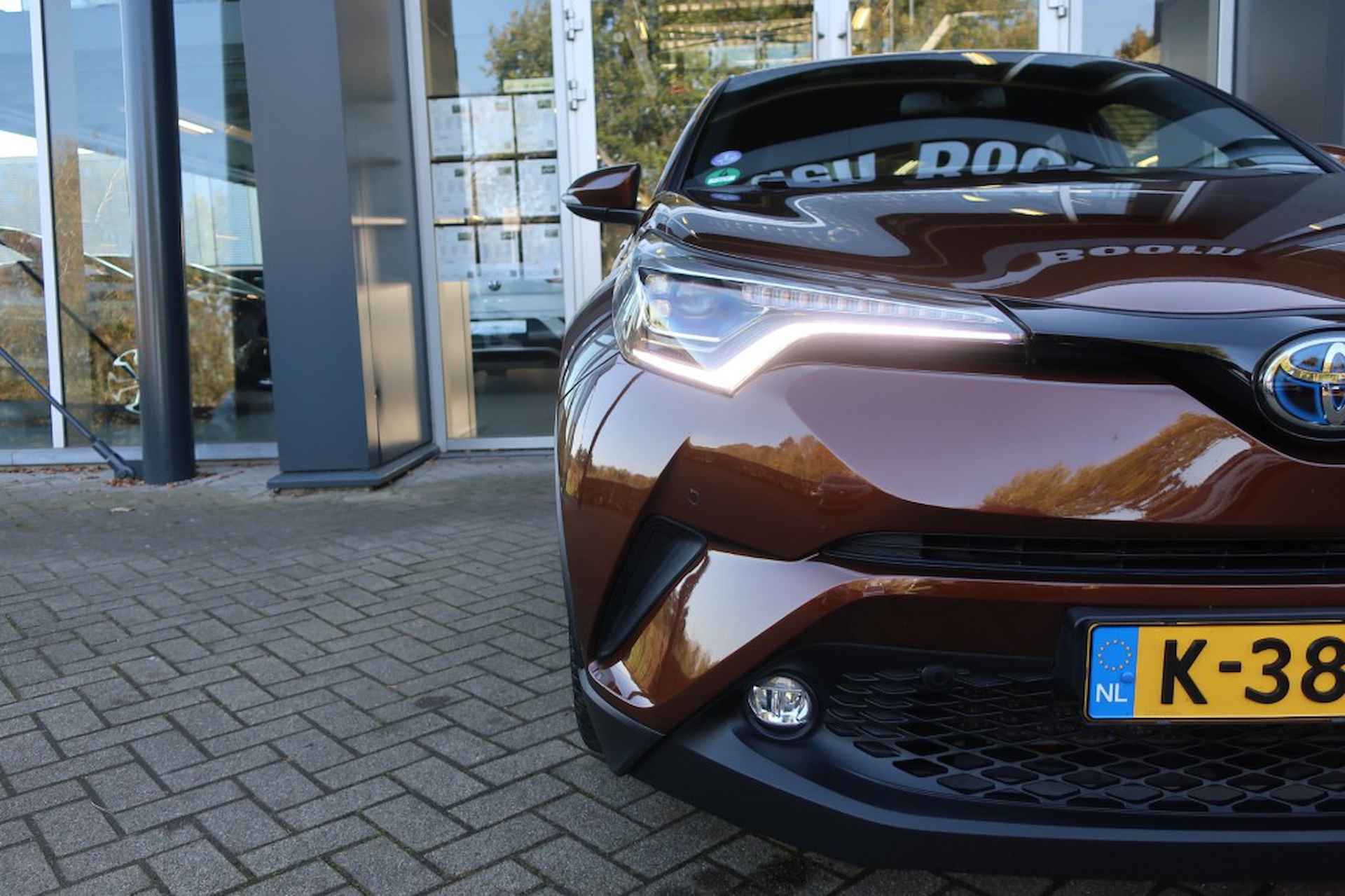 TOYOTA C-hr 1.8 HYBRID, lederen Bekleding, Navi, Clima, etc. - 10/31