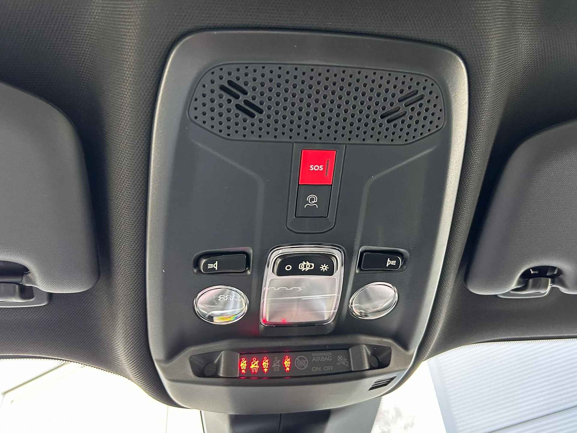 Peugeot 2008 1.2 Puretech 100pk Active | Airco | Navigatie | Cruise control | Parkeer camera achter | 10 Inch scherm | - 31/44