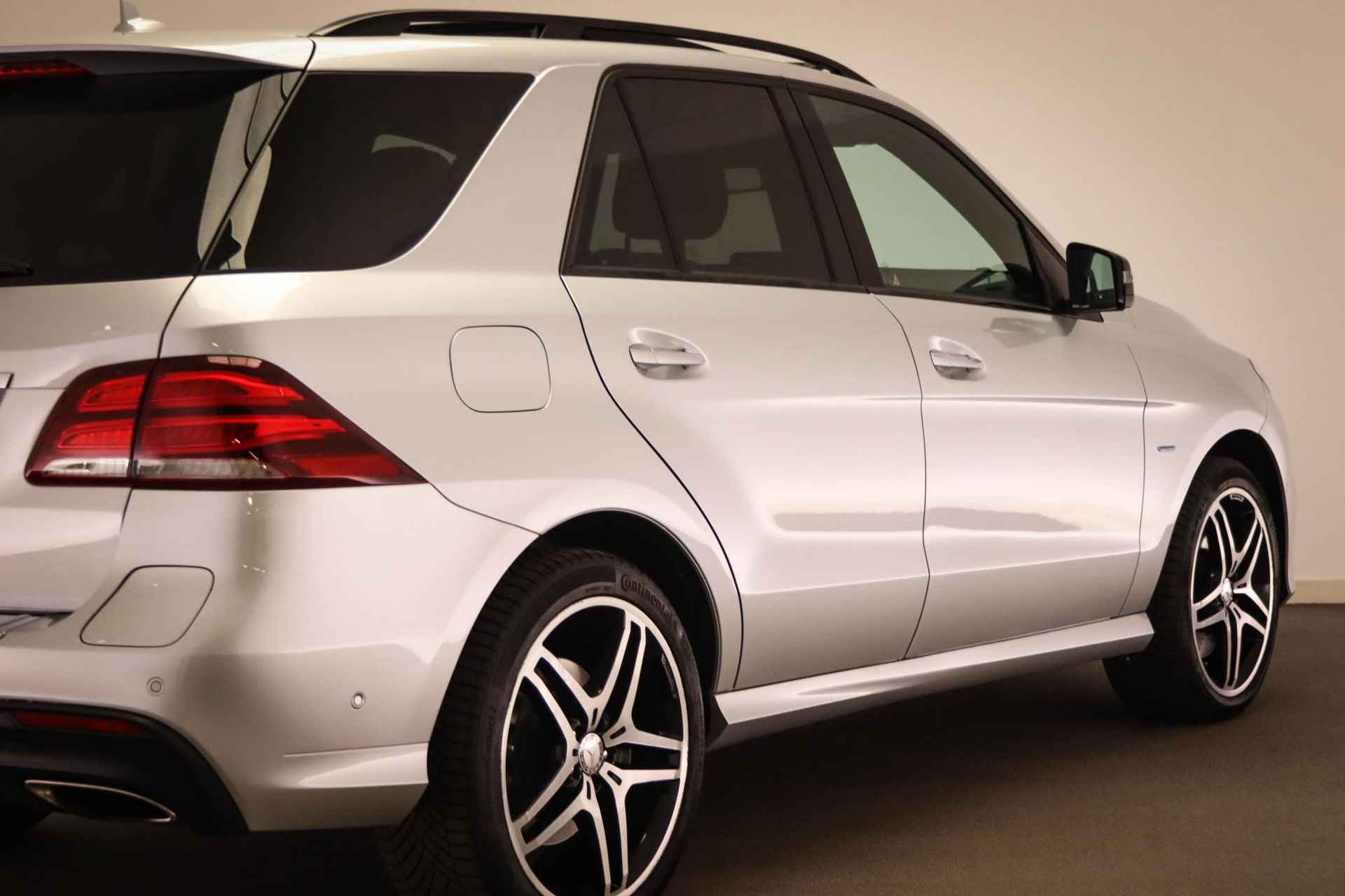 Mercedes-Benz GLE-klasse 500 e 4MATIC AMG Sport Edition | PANORAMADAK | MASSAGE |  DAB | 360 CAMERA | TREKHAAK | DEALER ONDERHOUDEN | MEMORY / EXCLUSIVE / SPIEGEL / PARKEER / NIGHT- PACK - 24/61